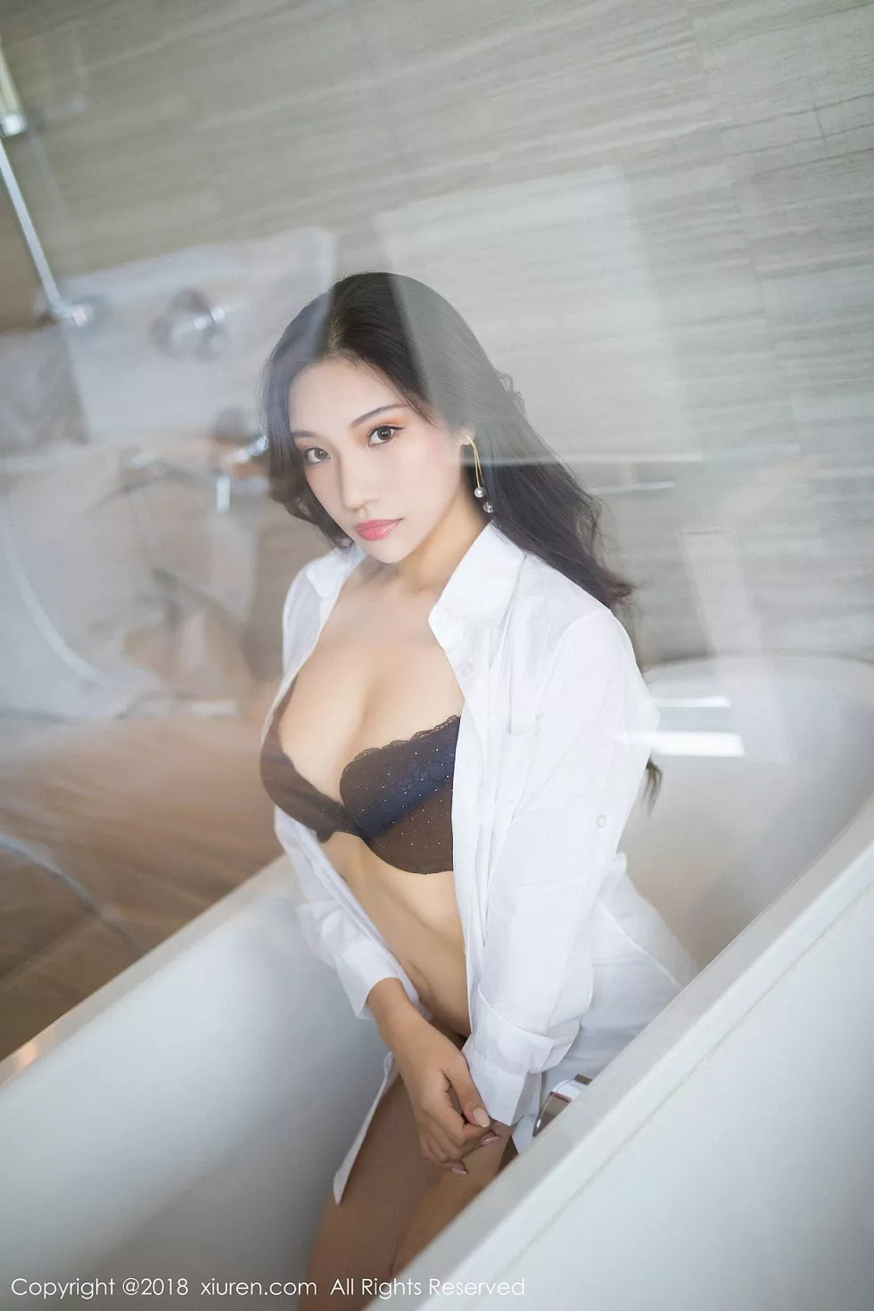 Xgyw.Org_XiuRen第893期_嫩模小狐狸Sica性感黑色女仆装+浴室透视内衣诱惑写真45P