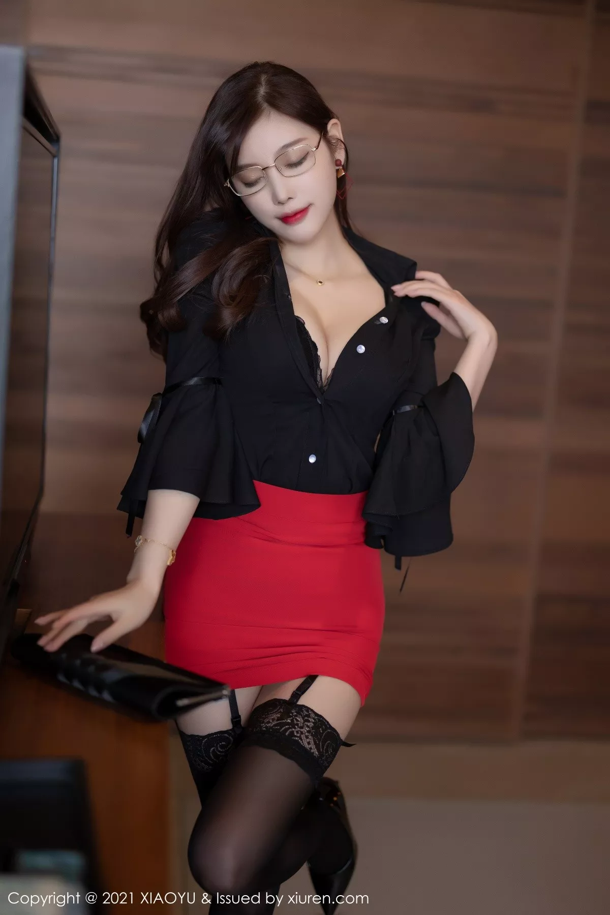 Xgyw.Org_[XiaoYu画语界]Vol.523_女神杨晨晨sugar青岛旅拍私房半脱秀豪乳翘臀完美诱惑写真83P