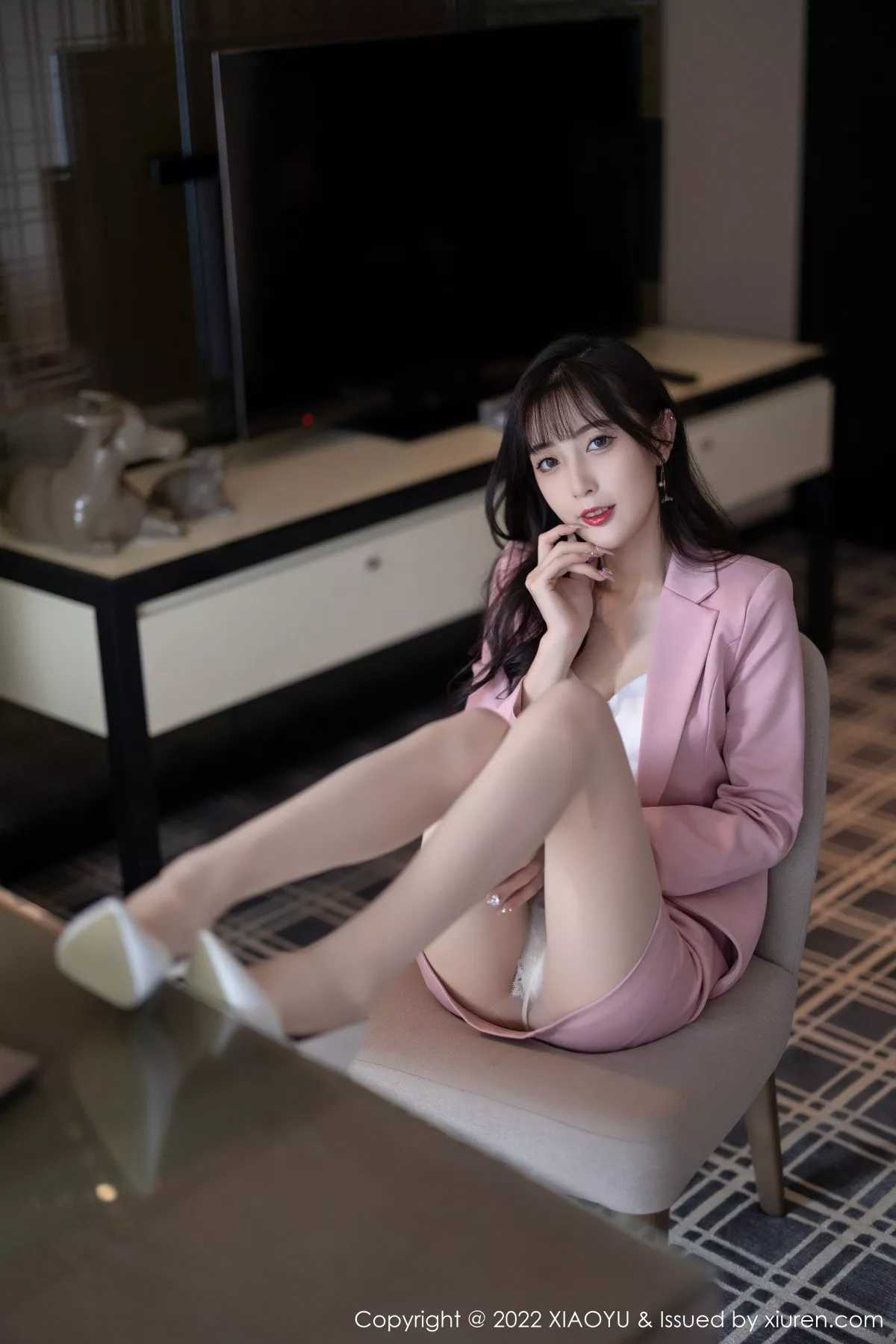 Xgyw.Org_[XiaoYu画语界]Vol.815_模特林星阑脱粉色职业装露性感白色蕾丝内衣配超薄肉丝诱惑写真86P