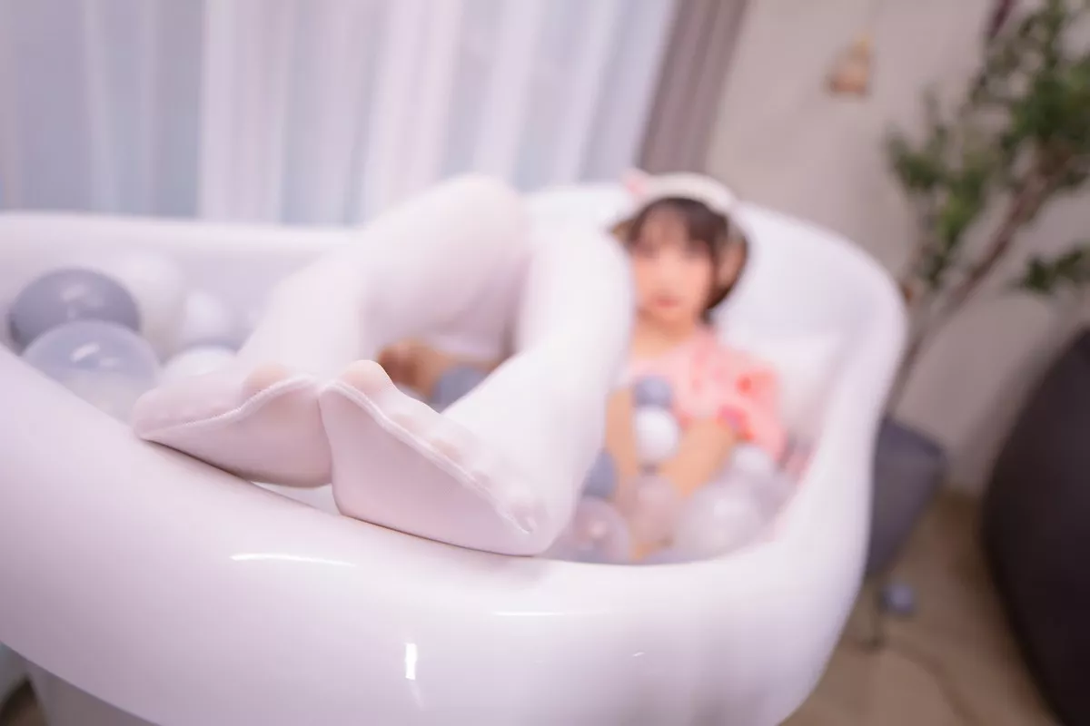 Xgyw.Org_萝莉美女神楽板真冬雪糕少女主题私房波波池性感粉色睡衣配白丝袜诱惑写真150P