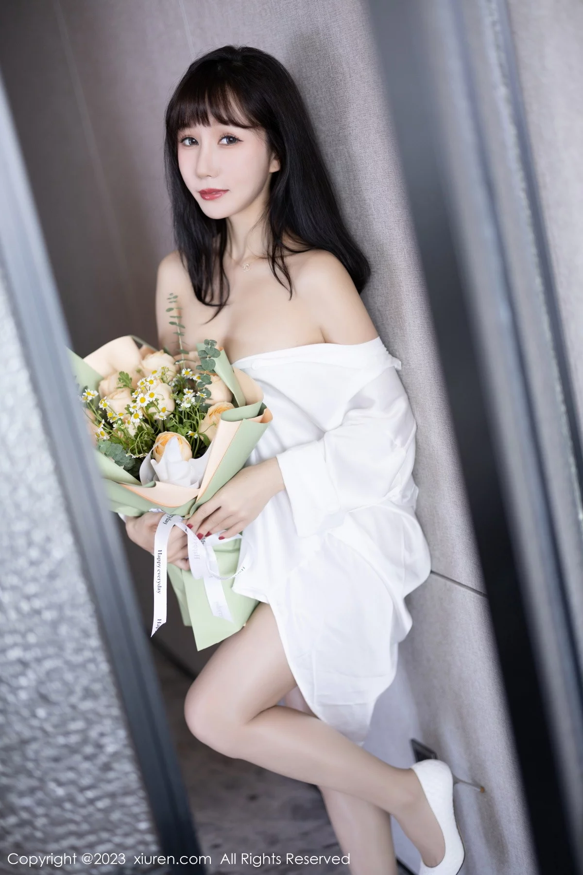 Xgyw.Org_XiuRen第6153期_模特波巧酱海南岛旅拍性感白T配原色丝袜秀曼妙身姿诱惑写真82P