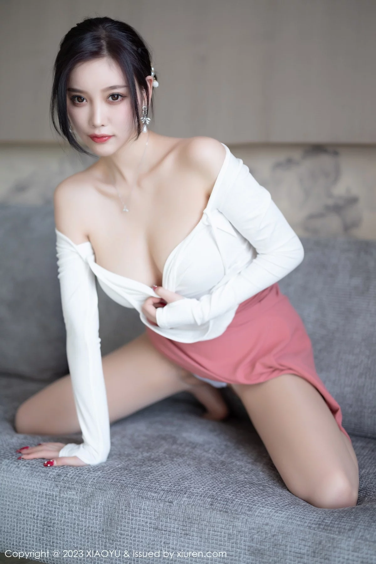 Xgyw.Org_[XiaoYu画语界]Vol.965_女神杨晨晨Yome白色上衣配淡红长裙露吊坠内衣完美诱惑写真91P
