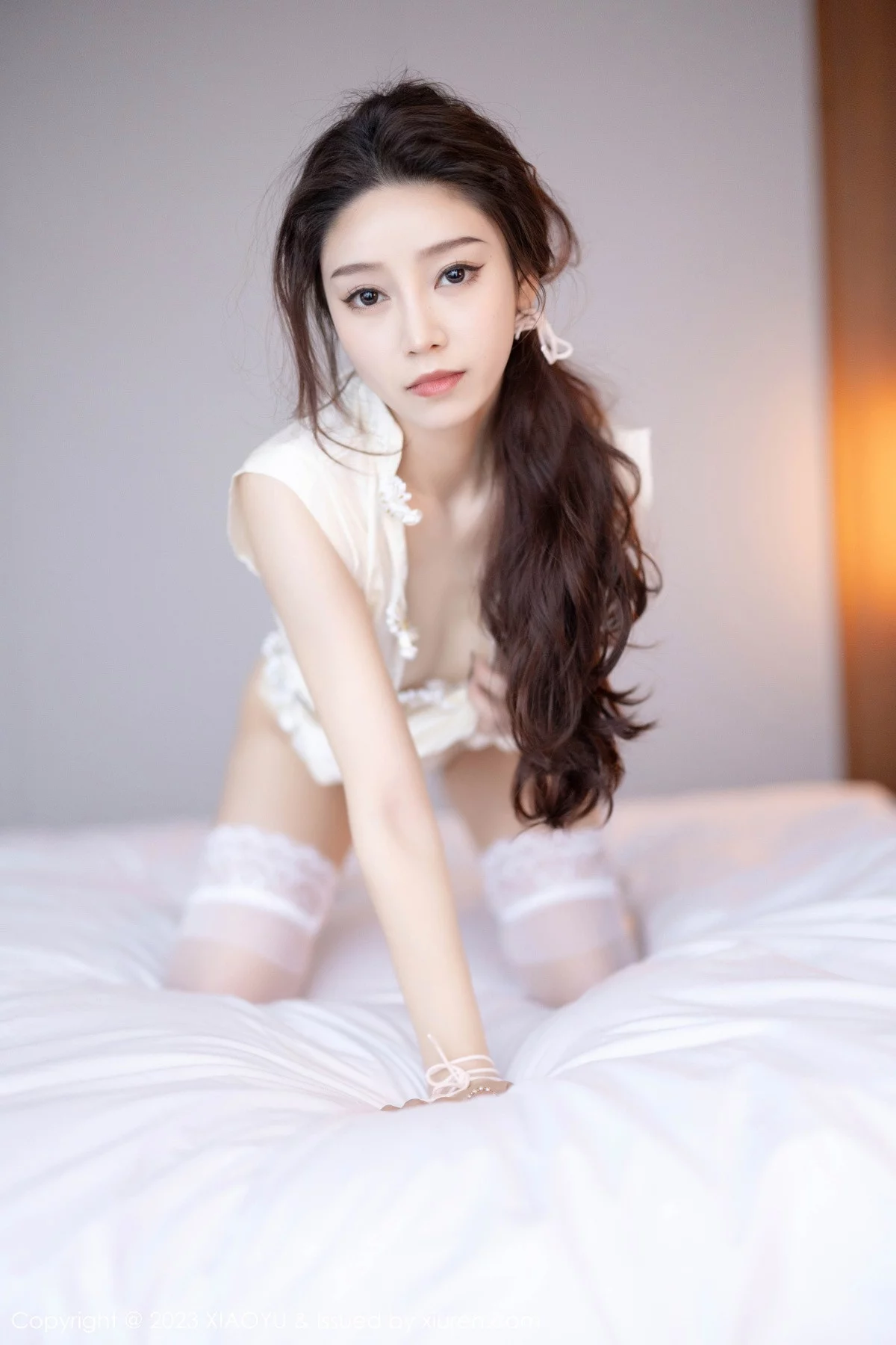 Xgyw.Org_[XiaoYu画语界]Vol.1152_模特苏曼兮性感米色服饰配白色丝袜+白色薄纱长裙迷人诱惑写真83P