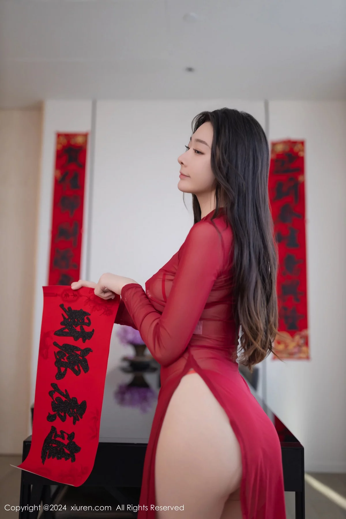 Xgyw.Org_XiuRen第8085期_模特小逗逗新年主题性感红色薄透情趣服饰秀曼妙身姿诱惑写真78P