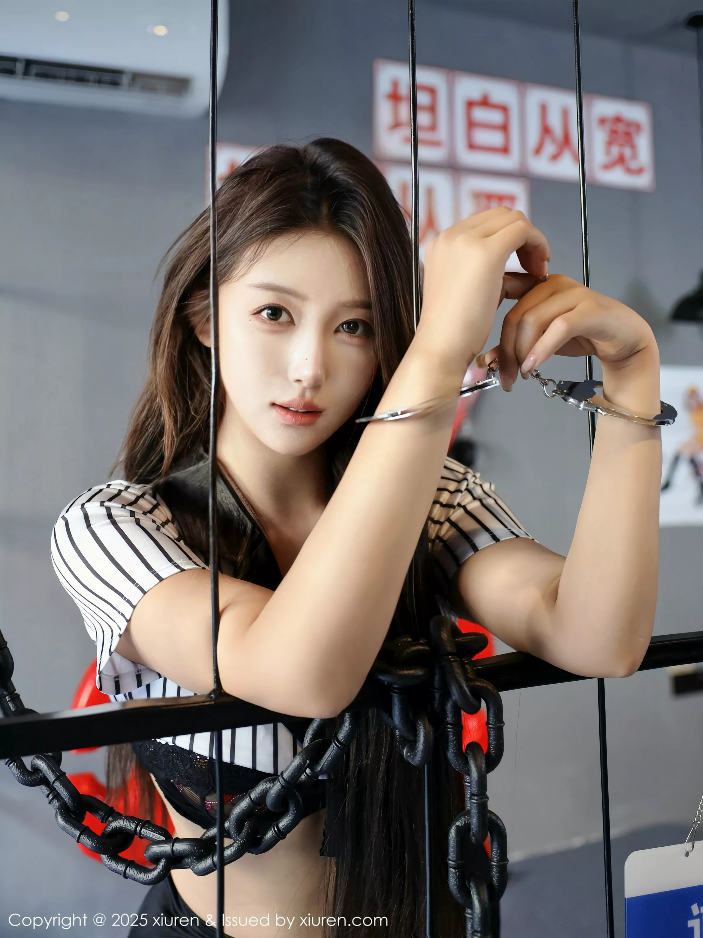 Xgyw.Org_[XiuRen秀人网]No.10541_模特梨霜儿性感COS女战警制服露黑色内衣秀凹凸身材诱惑写真80P
