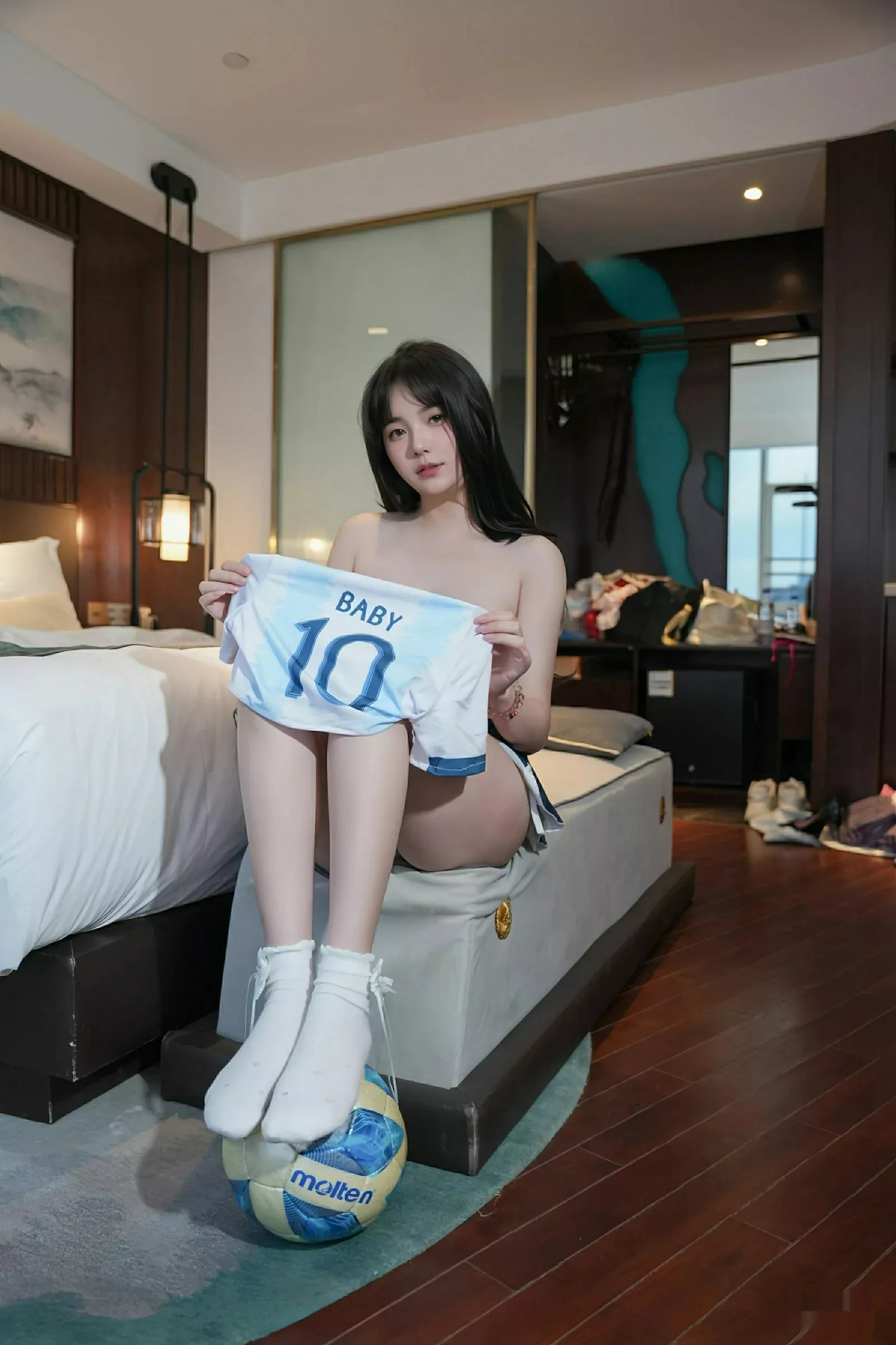 Xgyw.Org_[XiuRen秀人网]No.10606_模特软情性感半截足球队服配白色腿袜秀曼妙身姿撩人诱惑写真82P