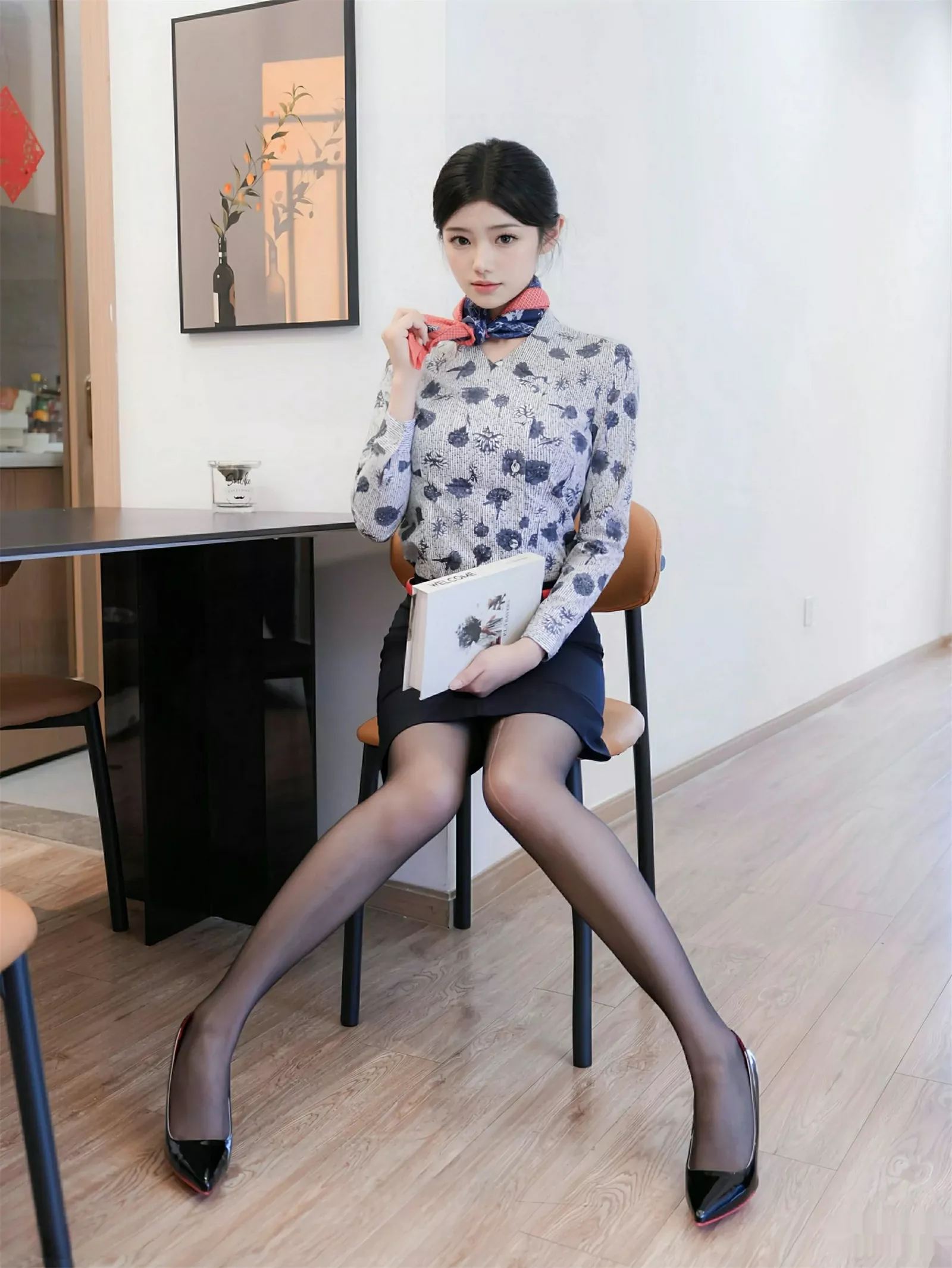 Xgyw.Org_[XiuRen秀人网]No.10579_模特琉璃ww性感空姐制服配超薄无内黑丝秀凹凸身材撩人诱惑写真79P
