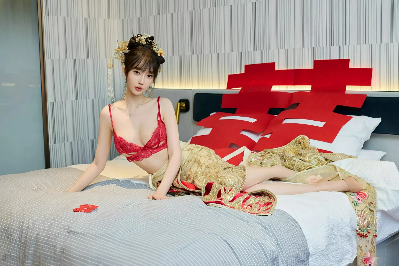 Xgyw.Org_[XiuRen秀人网]No.10567_模特玥儿玥er性感红色蕾丝内衣配超薄肉丝秀完美身材诱惑写真72P