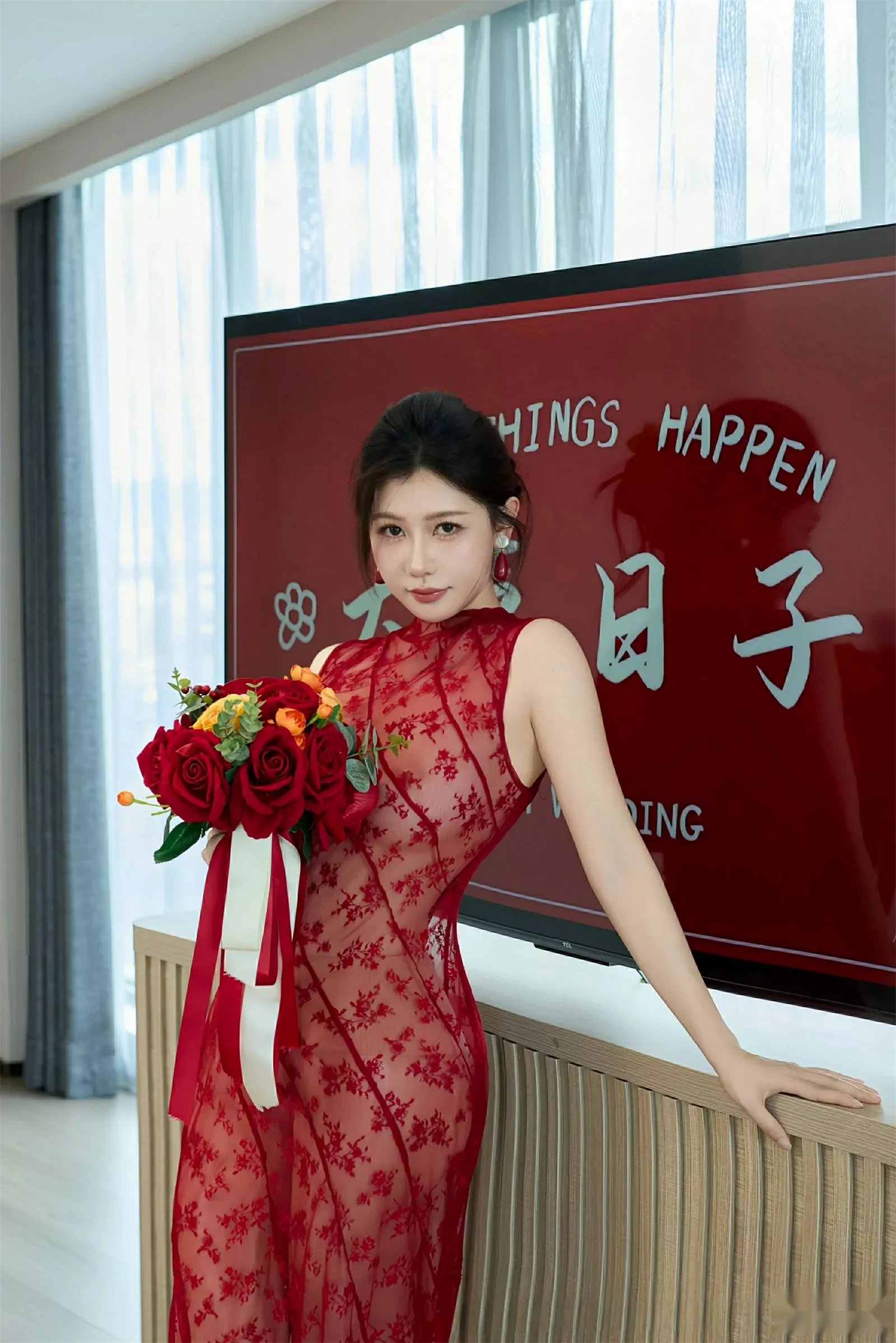 Xgyw.Org_[XiuRen秀人网]No.10578_模特尹甜甜性感红色新娘晨袍配肉色丝袜秀完美身材迷人诱惑写真69P