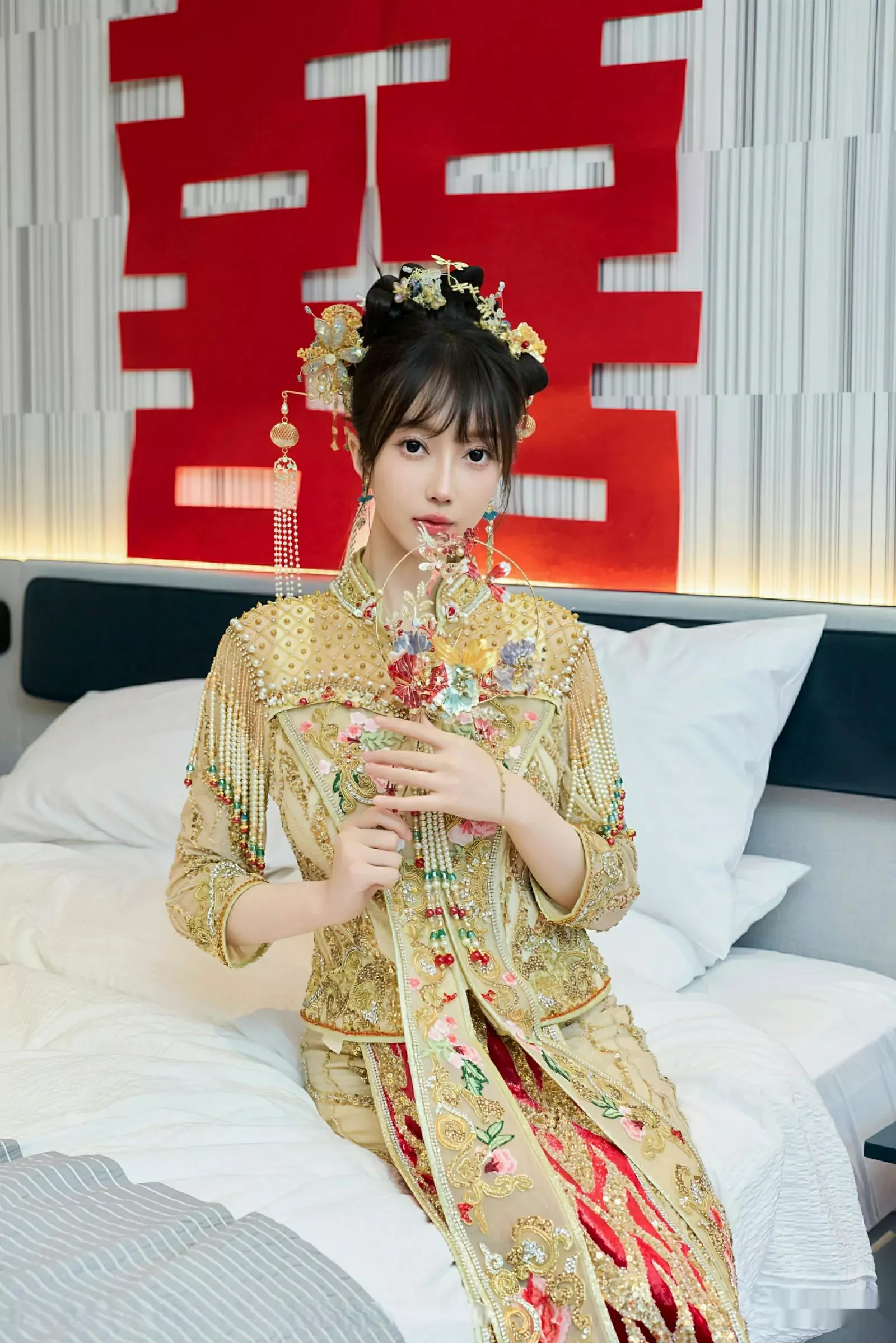 Xgyw.Org_[XiuRen秀人网]No.10567_模特玥儿玥er性感红色蕾丝内衣配超薄肉丝秀完美身材诱惑写真72P