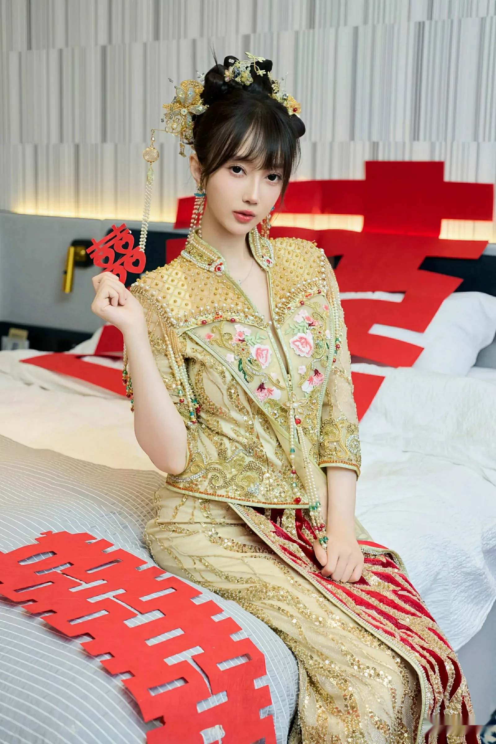 Xgyw.Org_[XiuRen秀人网]No.10567_模特玥儿玥er性感红色蕾丝内衣配超薄肉丝秀完美身材诱惑写真72P