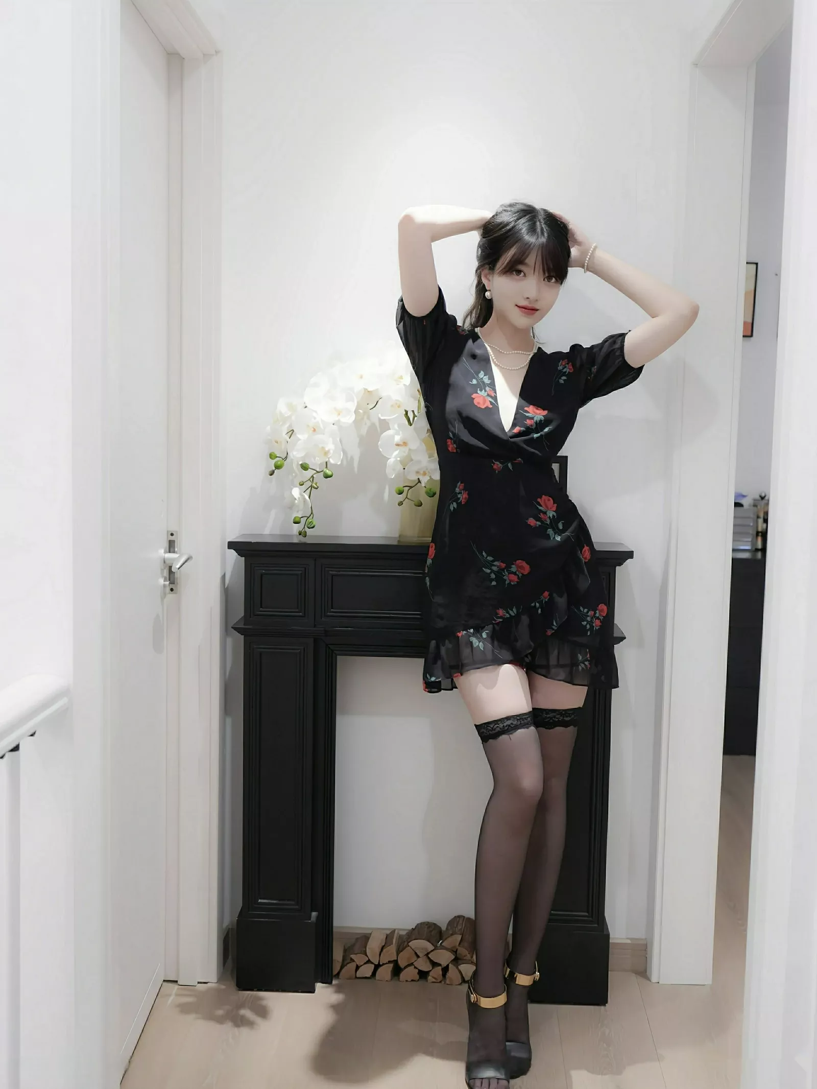 Xgyw.Org_[XiuRen秀人网]No.10586_模特白露lulu性感玫瑰黑裙露情趣内衣配黑丝袜秀曼妙身姿诱惑写真84P