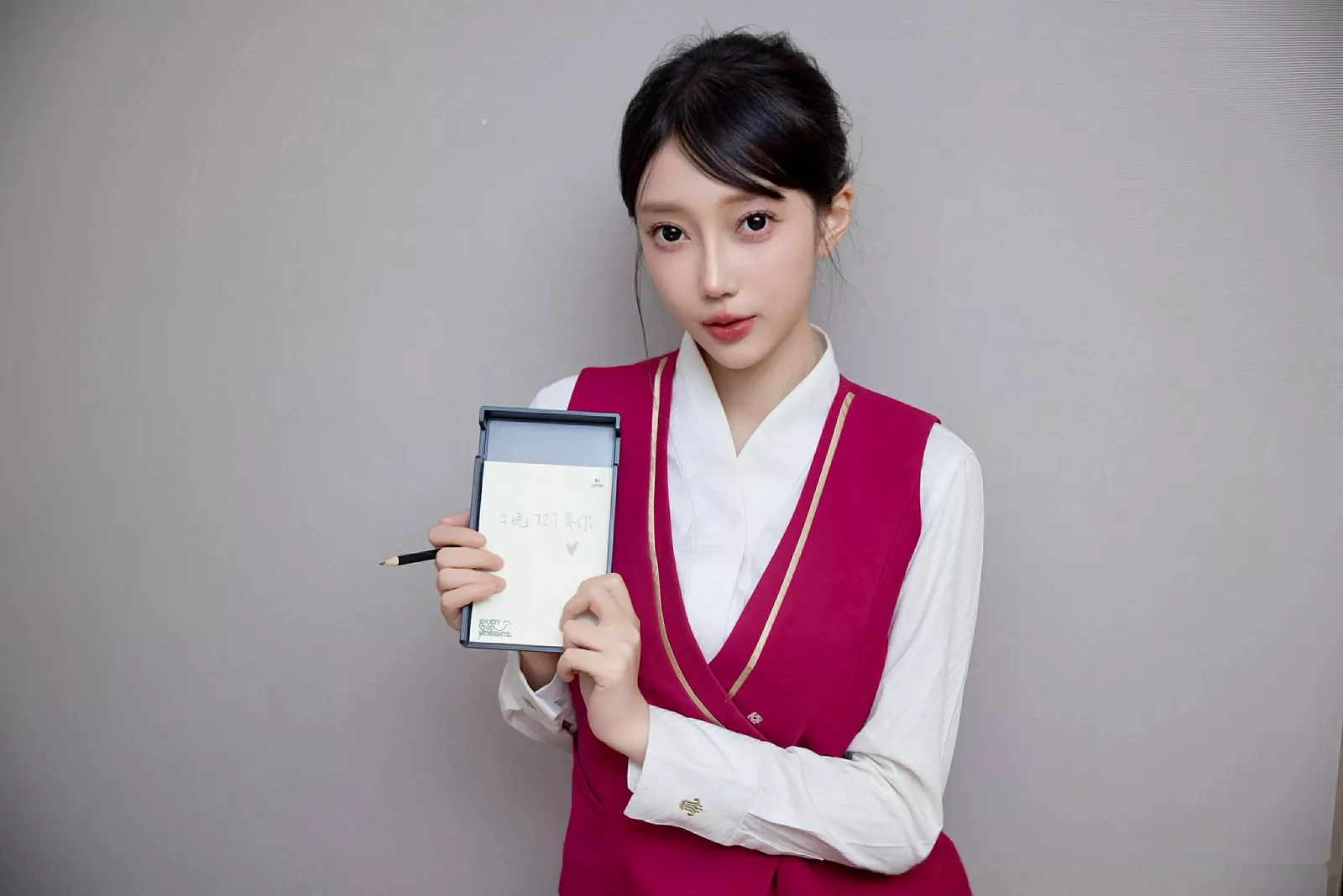 Xgyw.Org_[XiuRen秀人网]No.10620_模特玥儿玥er性感空姐制服配超薄黑丝秀曼妙身姿迷人诱惑写真70P