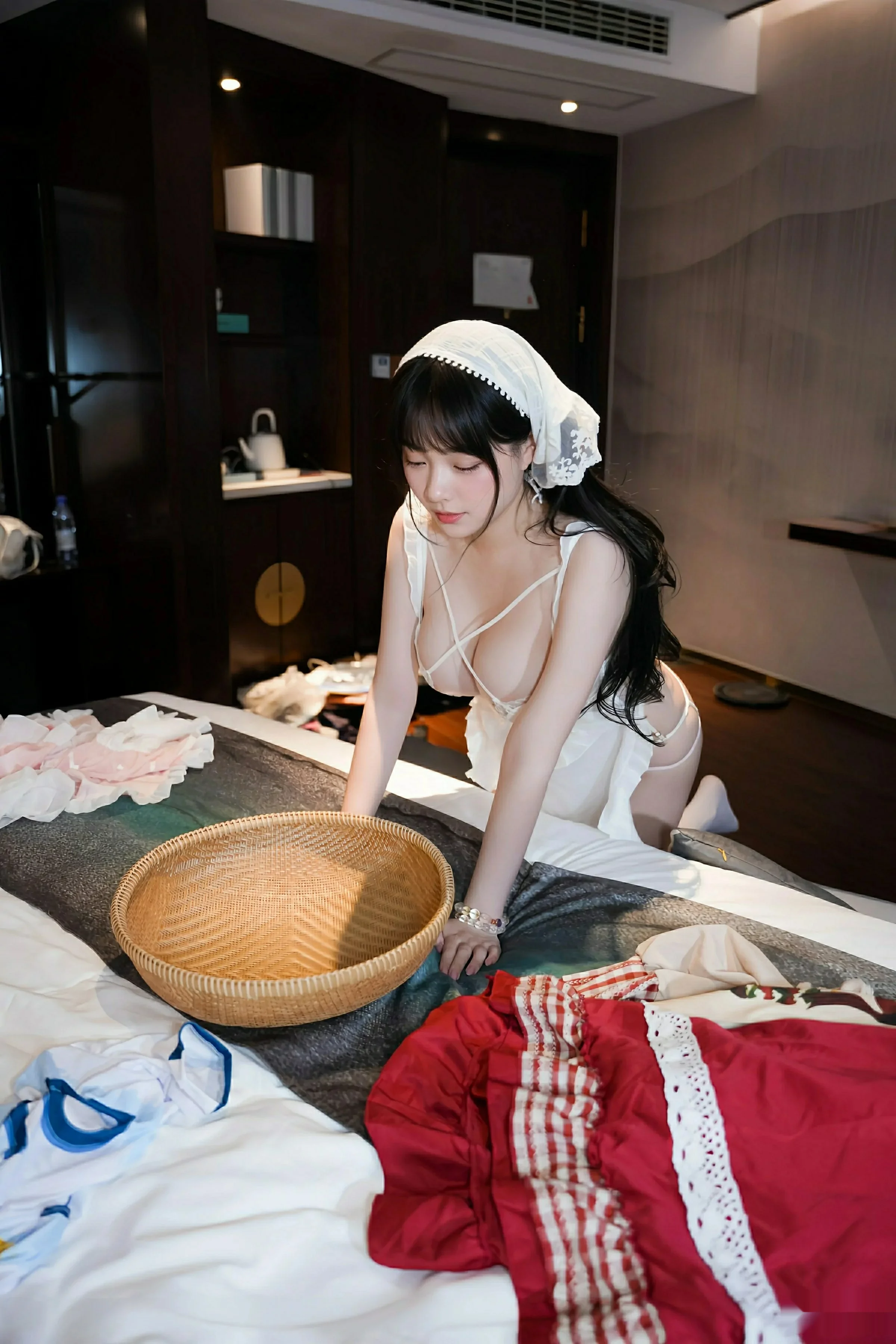 Xgyw.Org_[XiuRen秀人网]No.10631_模特软情性感白色女仆服饰配白色丝袜秀曼妙身姿迷人诱惑写真78P