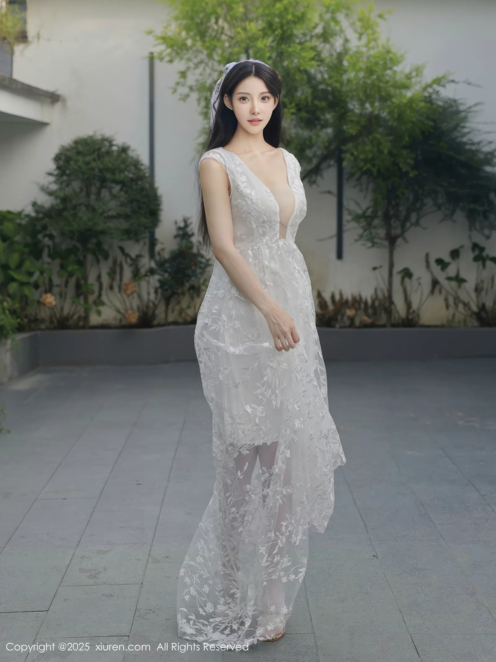 Xgyw.Org_[XiuRen秀人网]No.10661_模特梨霜儿性感低胸白色婚纱配白色丝袜秀丰腴身材完美诱惑写真82P