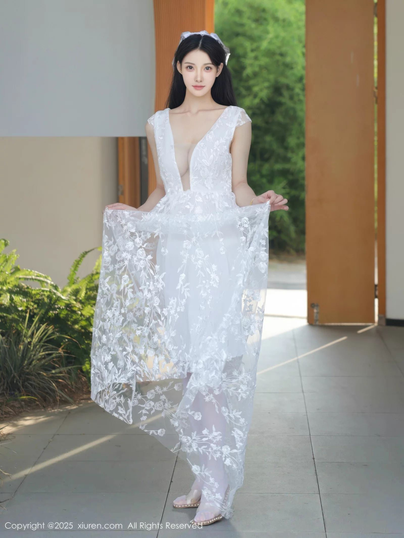 Xgyw.Org_[XiuRen秀人网]No.10661_模特梨霜儿性感低胸白色婚纱配白色丝袜秀丰腴身材完美诱惑写真82P