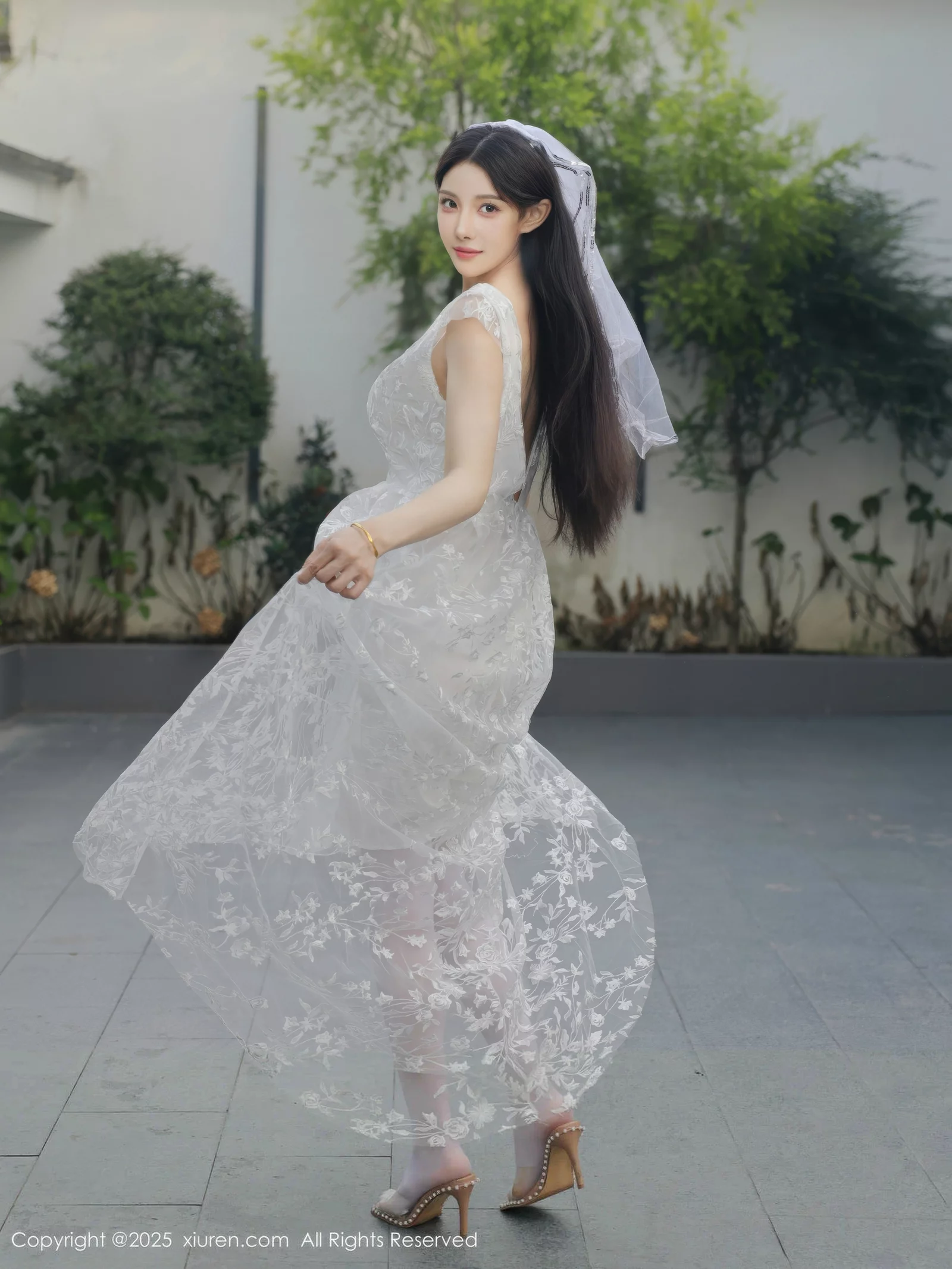 Xgyw.Org_[XiuRen秀人网]No.10661_模特梨霜儿性感低胸白色婚纱配白色丝袜秀丰腴身材完美诱惑写真82P