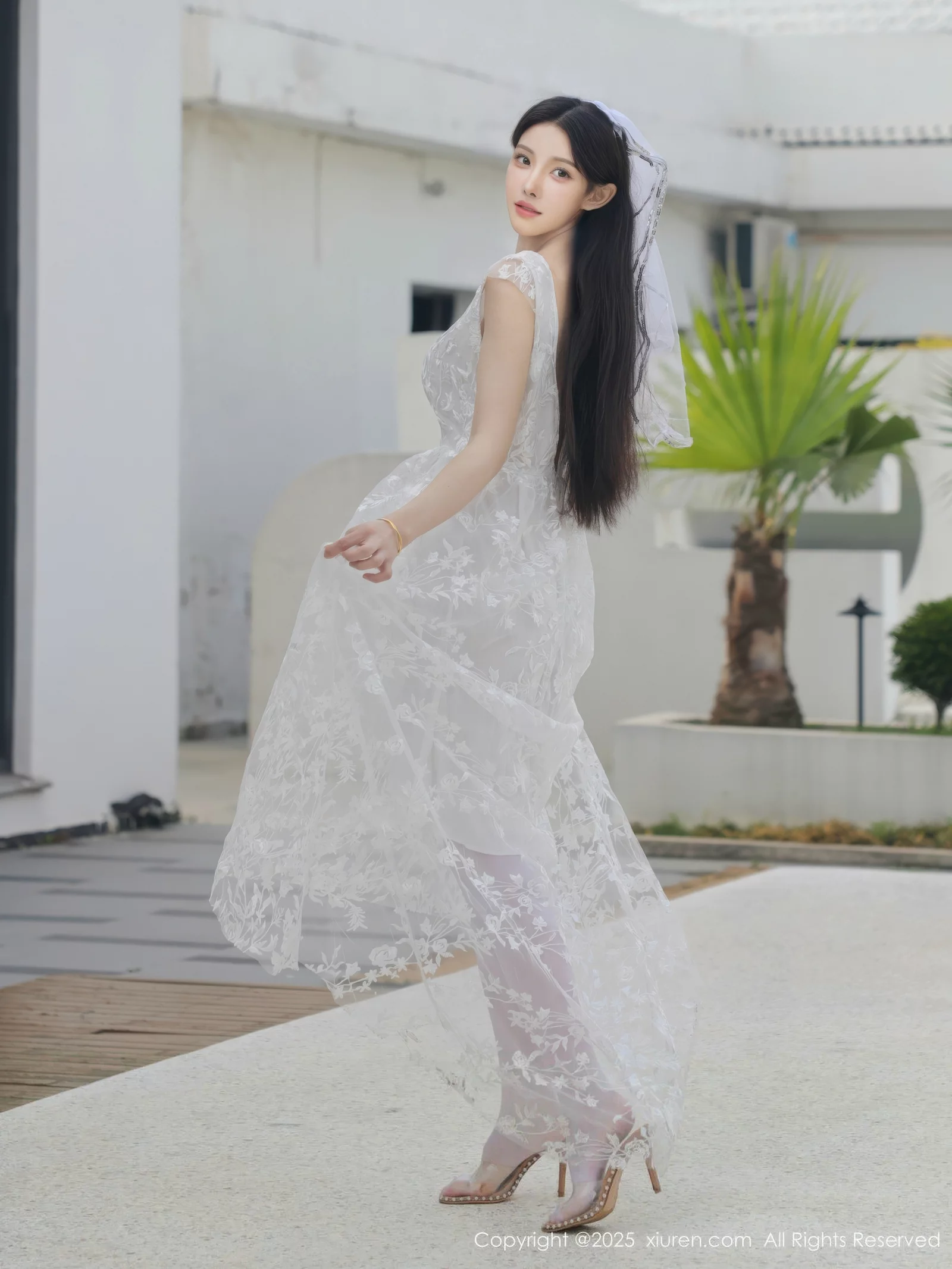Xgyw.Org_[XiuRen秀人网]No.10661_模特梨霜儿性感低胸白色婚纱配白色丝袜秀丰腴身材完美诱惑写真82P