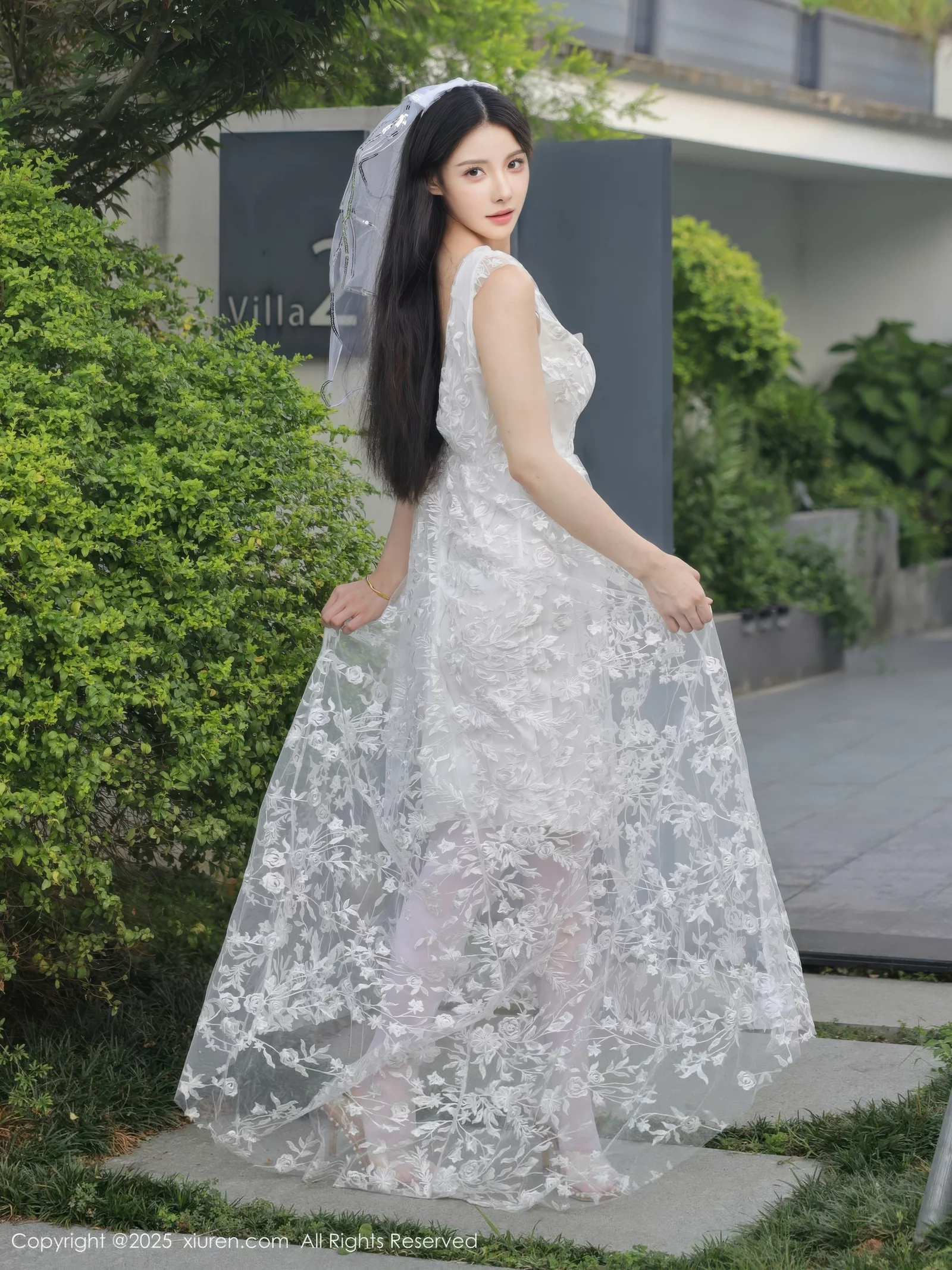 Xgyw.Org_[XiuRen秀人网]No.10661_模特梨霜儿性感低胸白色婚纱配白色丝袜秀丰腴身材完美诱惑写真82P