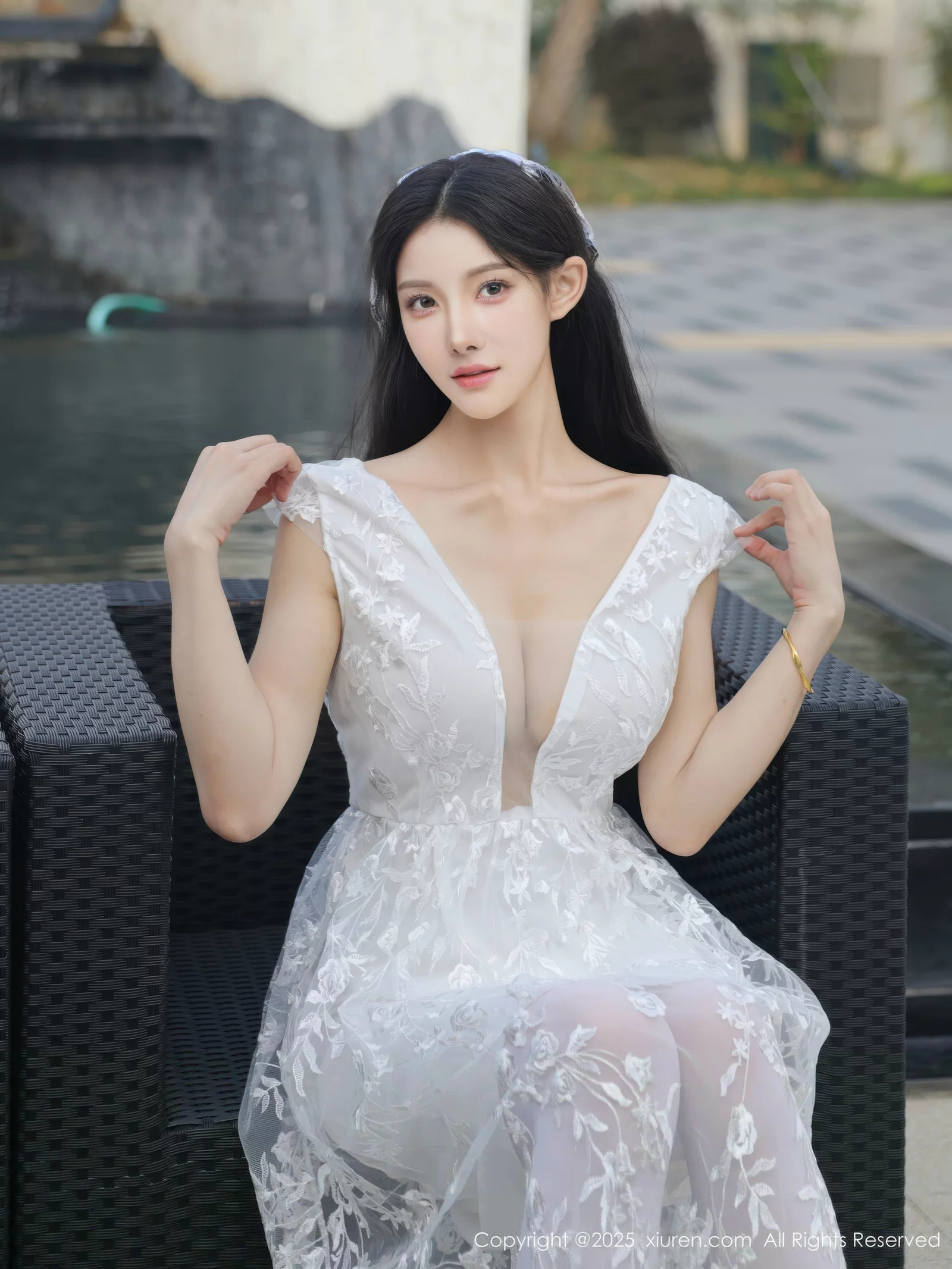 Xgyw.Org_[XiuRen秀人网]No.10661_模特梨霜儿性感低胸白色婚纱配白色丝袜秀丰腴身材完美诱惑写真82P
