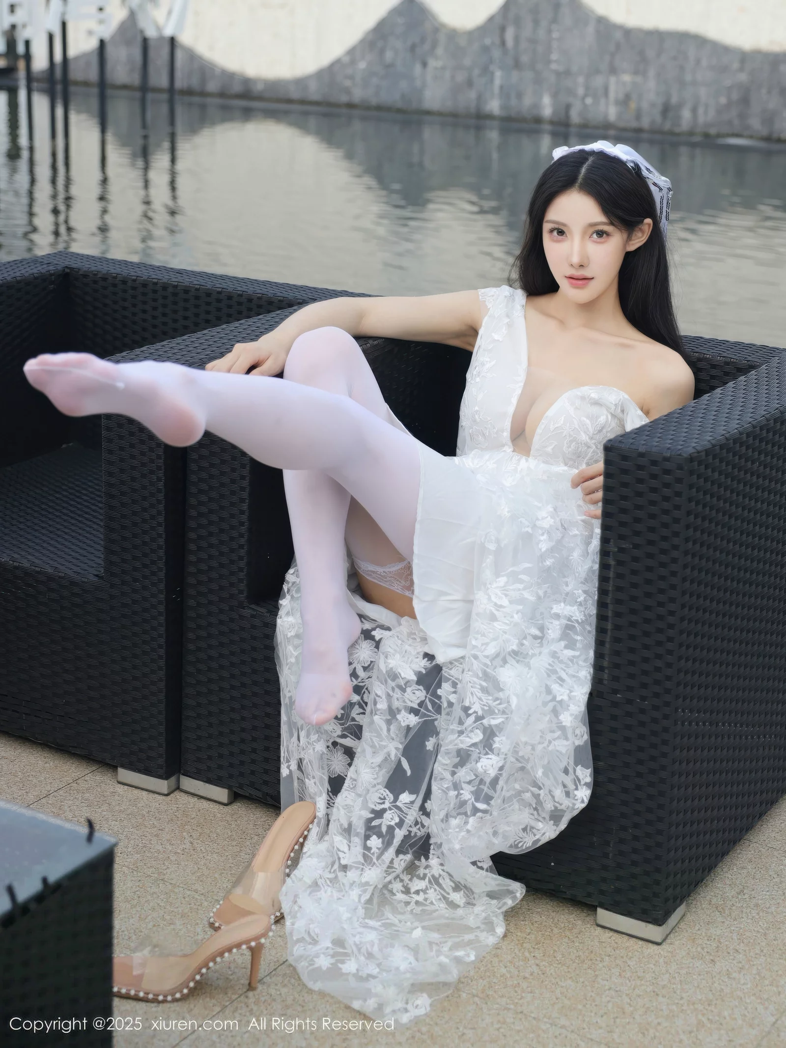 Xgyw.Org_[XiuRen秀人网]No.10661_模特梨霜儿性感低胸白色婚纱配白色丝袜秀丰腴身材完美诱惑写真82P