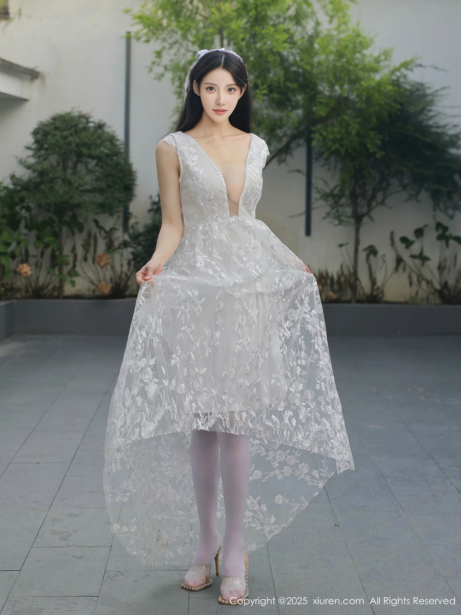 Xgyw.Org_[XiuRen秀人网]No.10661_模特梨霜儿性感低胸白色婚纱配白色丝袜秀丰腴身材完美诱惑写真82P