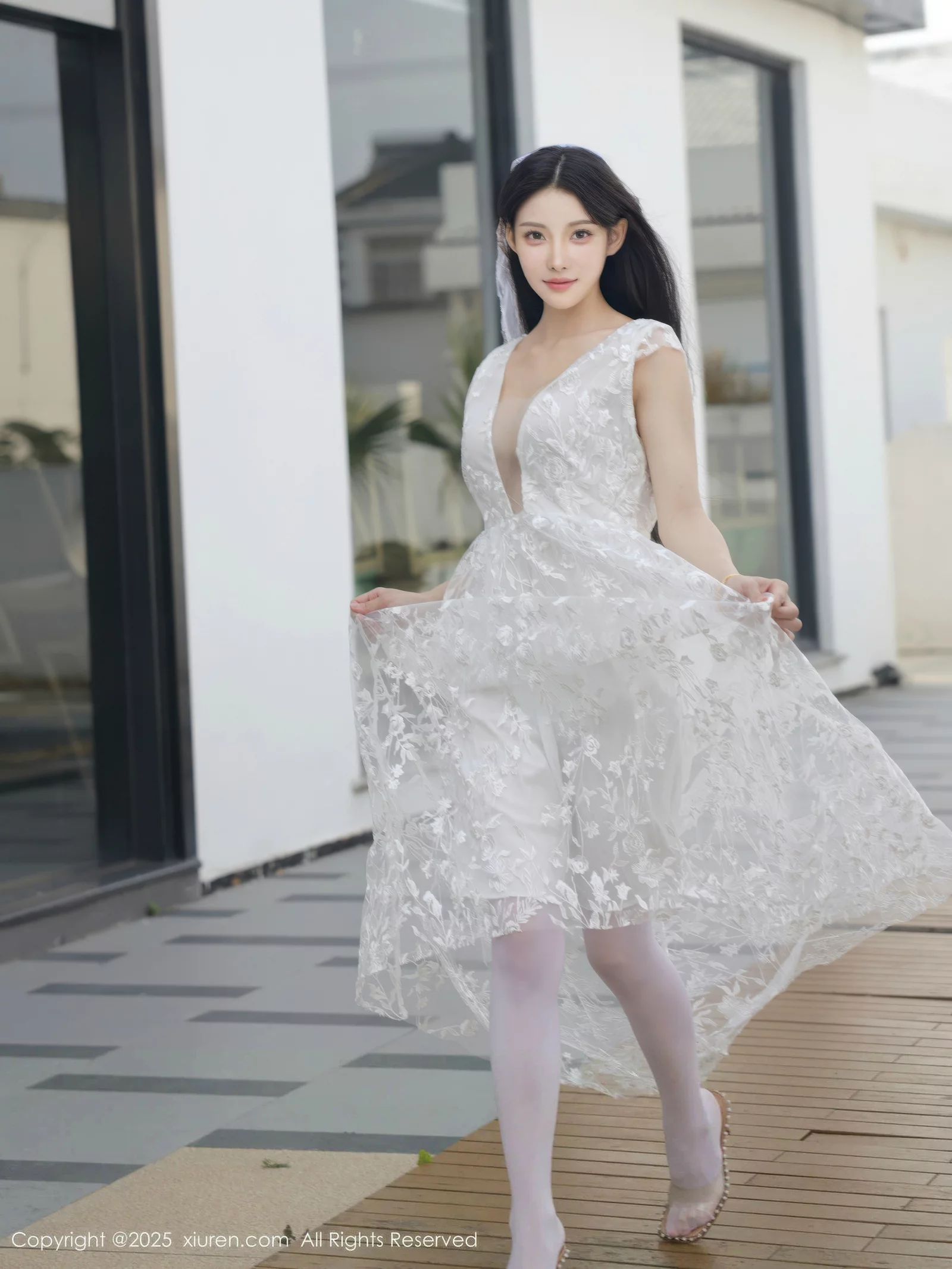 Xgyw.Org_[XiuRen秀人网]No.10661_模特梨霜儿性感低胸白色婚纱配白色丝袜秀丰腴身材完美诱惑写真82P