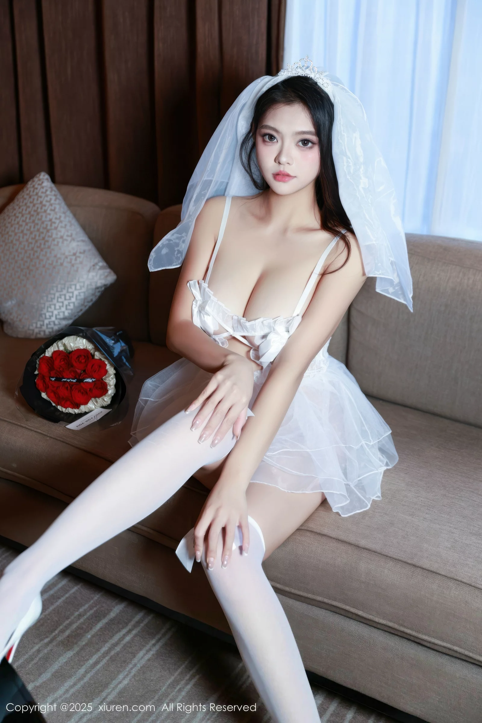 Xgyw.Org_[XiuRen秀人网]No.10659_模特冬安性感白色薄透婚纱配白色丝袜秀丰满身材惹火诱惑写真50P