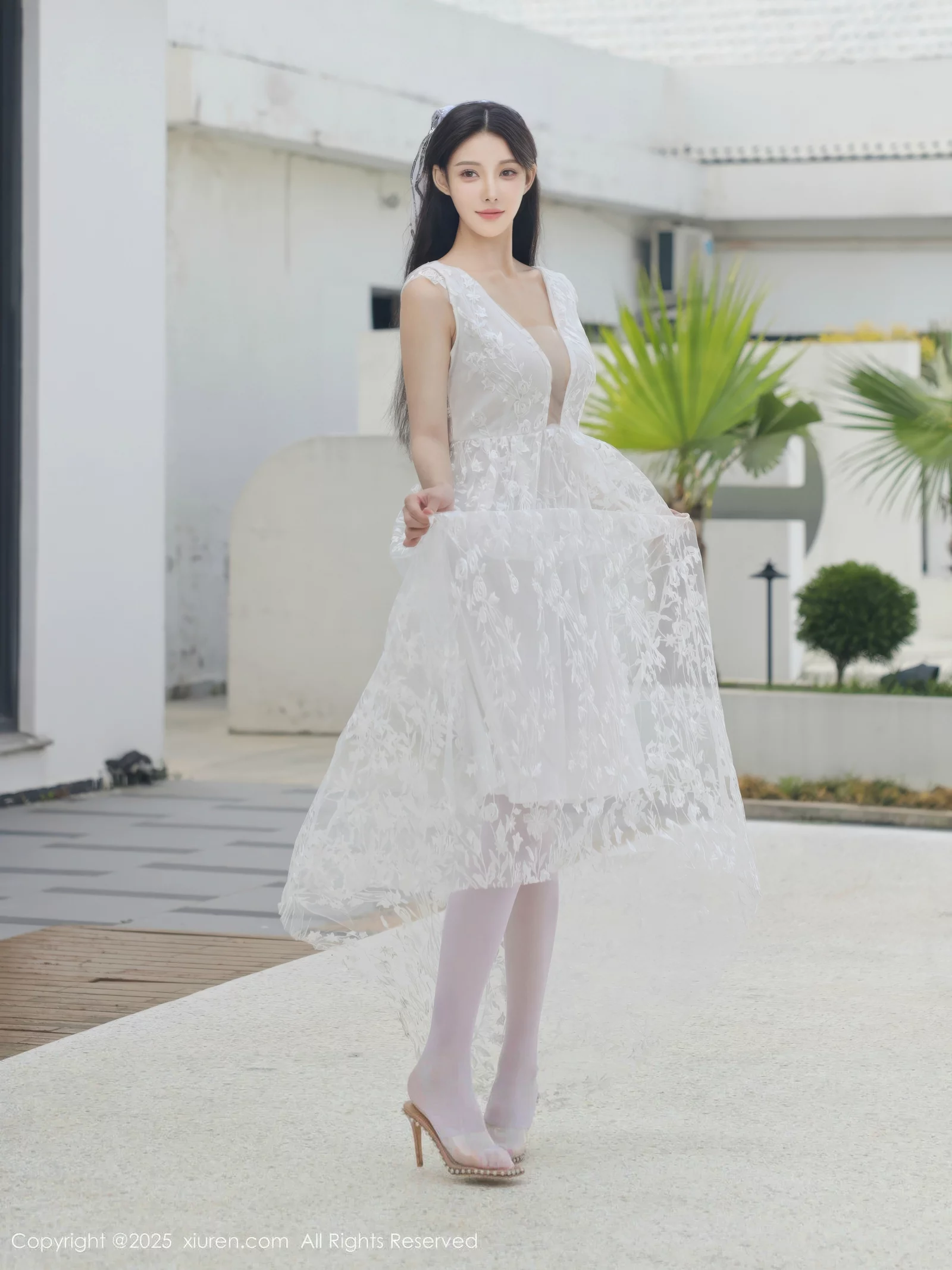 Xgyw.Org_[XiuRen秀人网]No.10661_模特梨霜儿性感低胸白色婚纱配白色丝袜秀丰腴身材完美诱惑写真82P