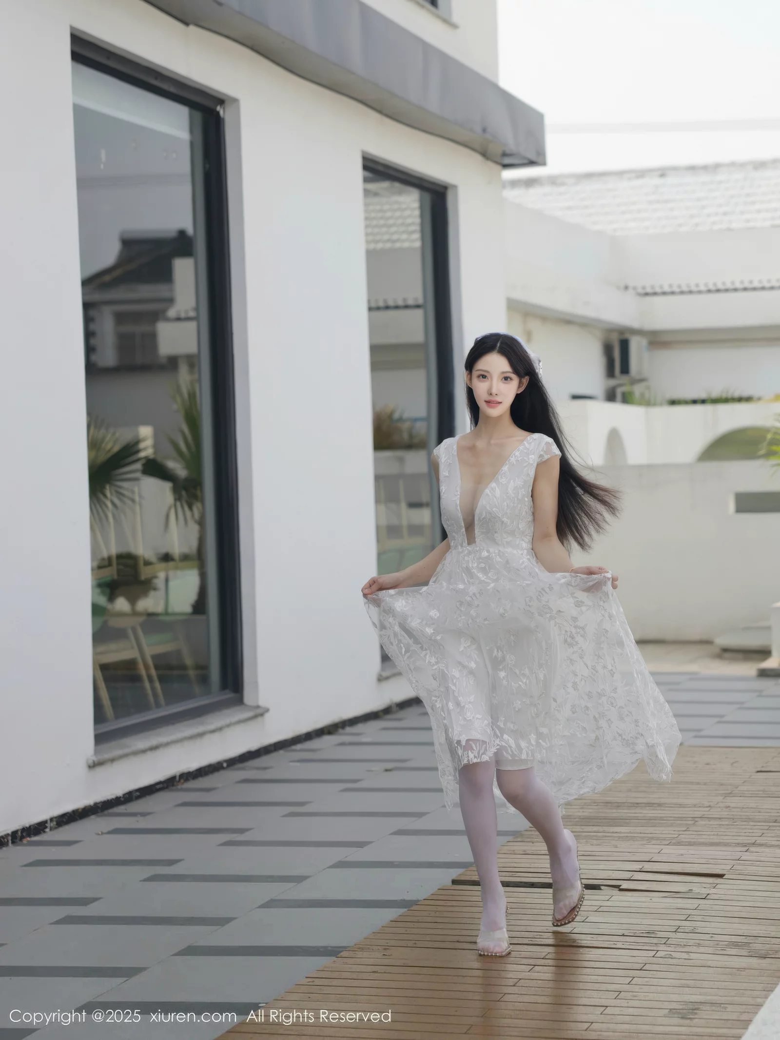 Xgyw.Org_[XiuRen秀人网]No.10661_模特梨霜儿性感低胸白色婚纱配白色丝袜秀丰腴身材完美诱惑写真82P