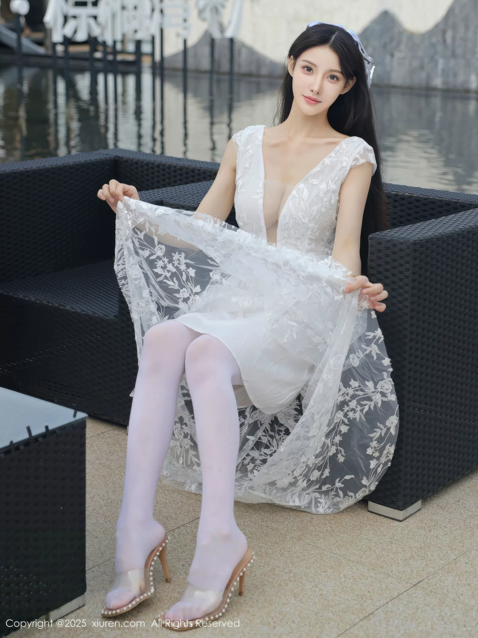Xgyw.Org_[XiuRen秀人网]No.10661_模特梨霜儿性感低胸白色婚纱配白色丝袜秀丰腴身材完美诱惑写真82P