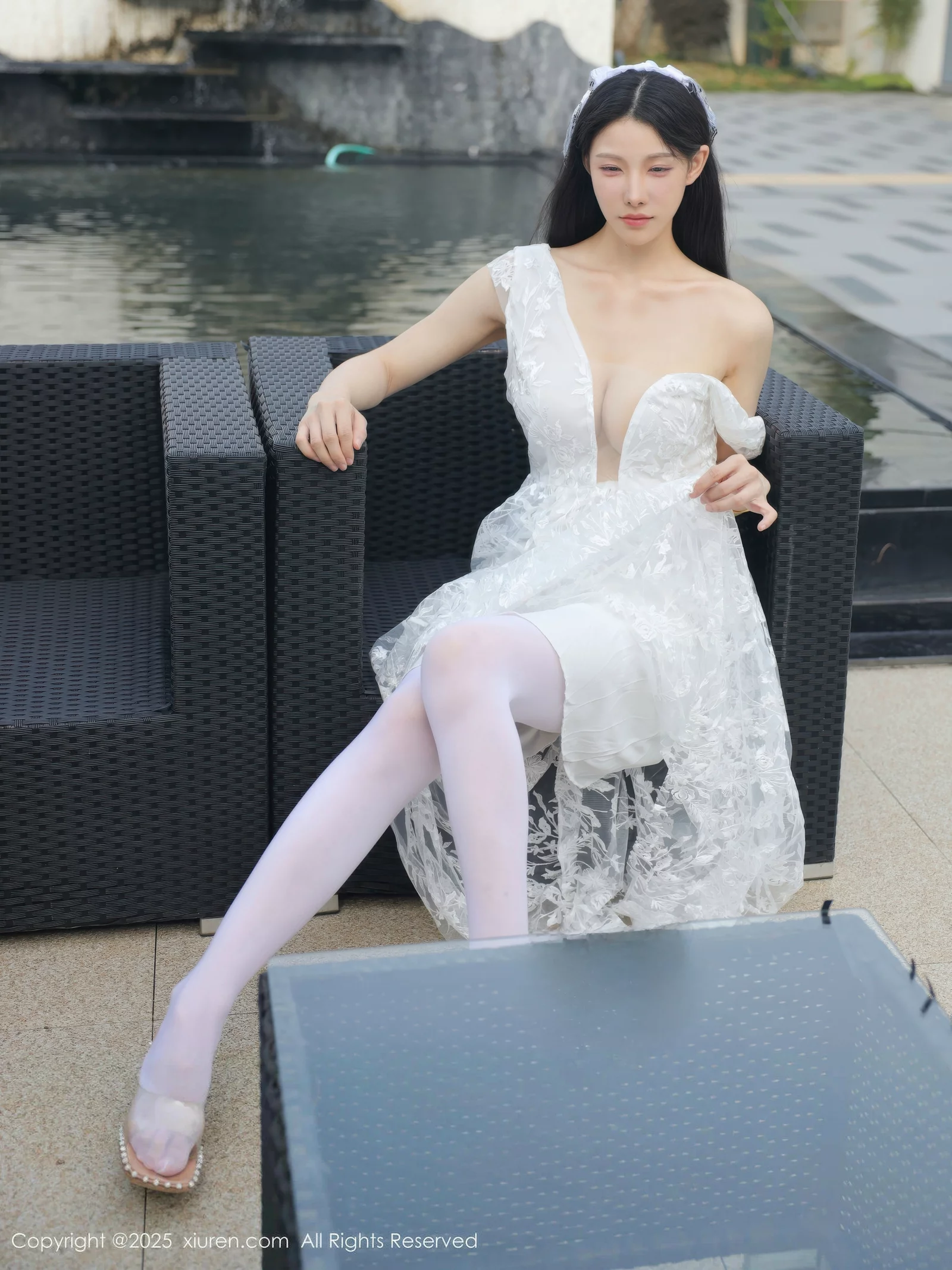 Xgyw.Org_[XiuRen秀人网]No.10661_模特梨霜儿性感低胸白色婚纱配白色丝袜秀丰腴身材完美诱惑写真82P