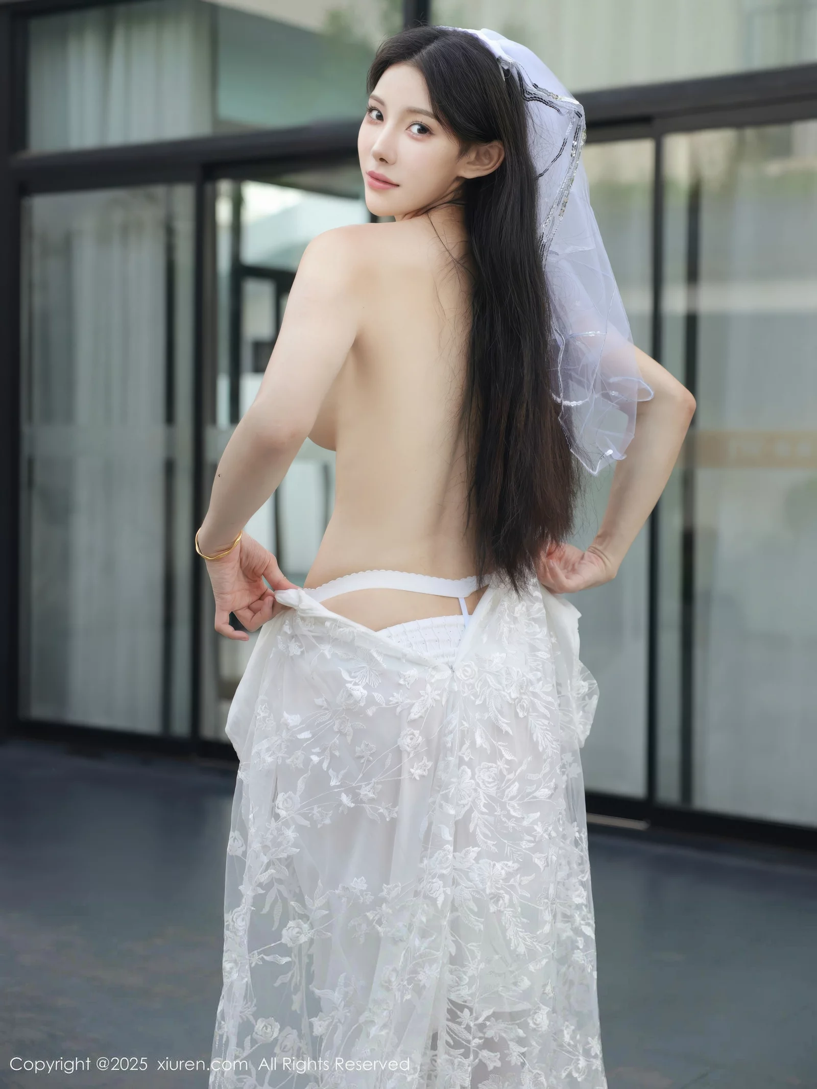 Xgyw.Org_[XiuRen秀人网]No.10661_模特梨霜儿性感低胸白色婚纱配白色丝袜秀丰腴身材完美诱惑写真82P