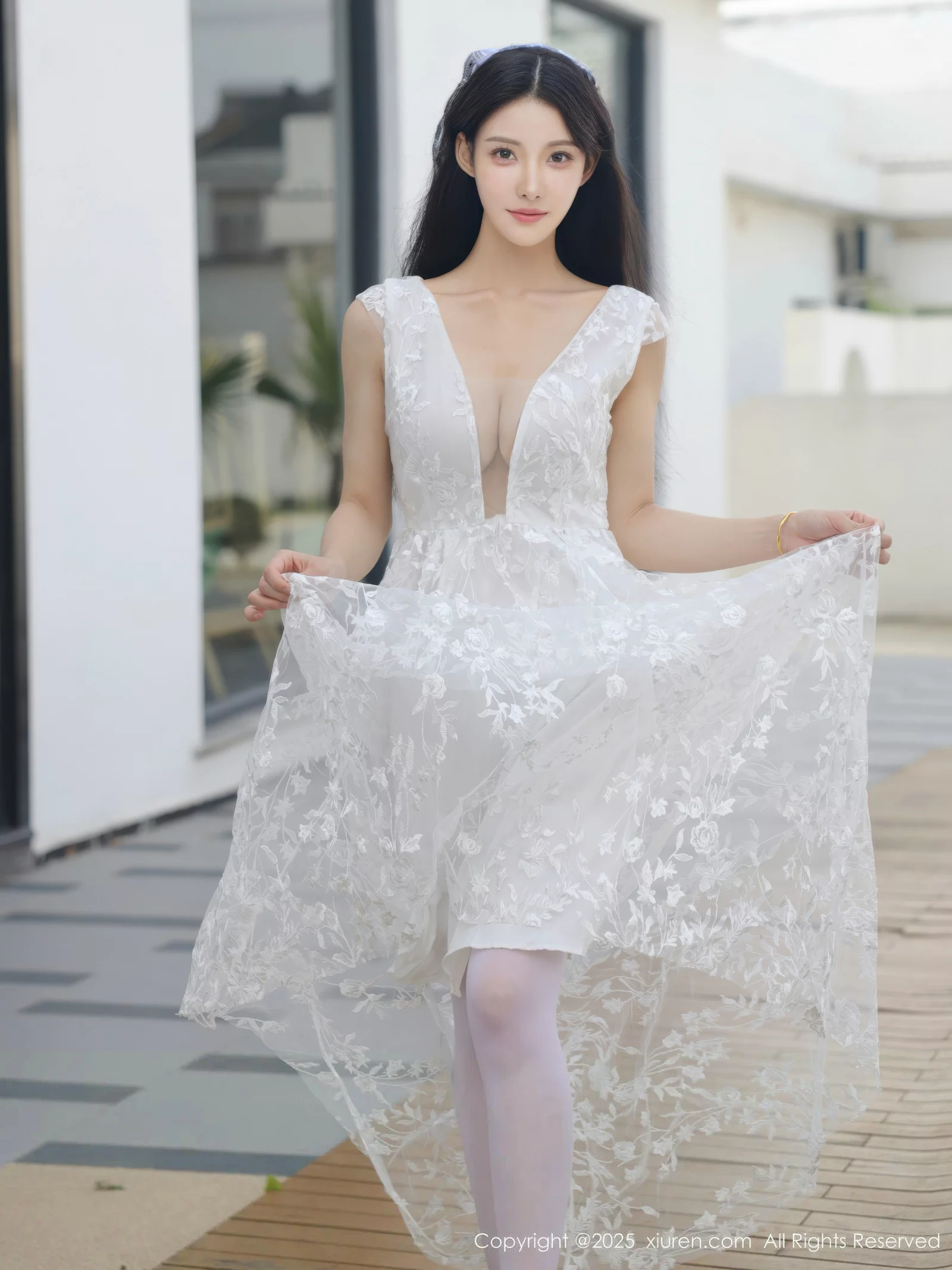 Xgyw.Org_[XiuRen秀人网]No.10661_模特梨霜儿性感低胸白色婚纱配白色丝袜秀丰腴身材完美诱惑写真82P