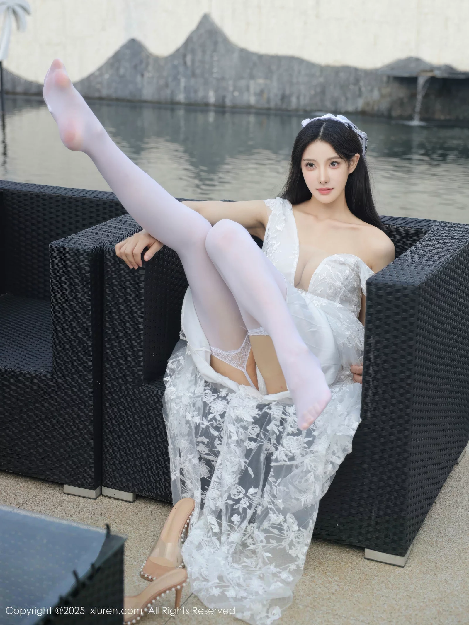 Xgyw.Org_[XiuRen秀人网]No.10661_模特梨霜儿性感低胸白色婚纱配白色丝袜秀丰腴身材完美诱惑写真82P