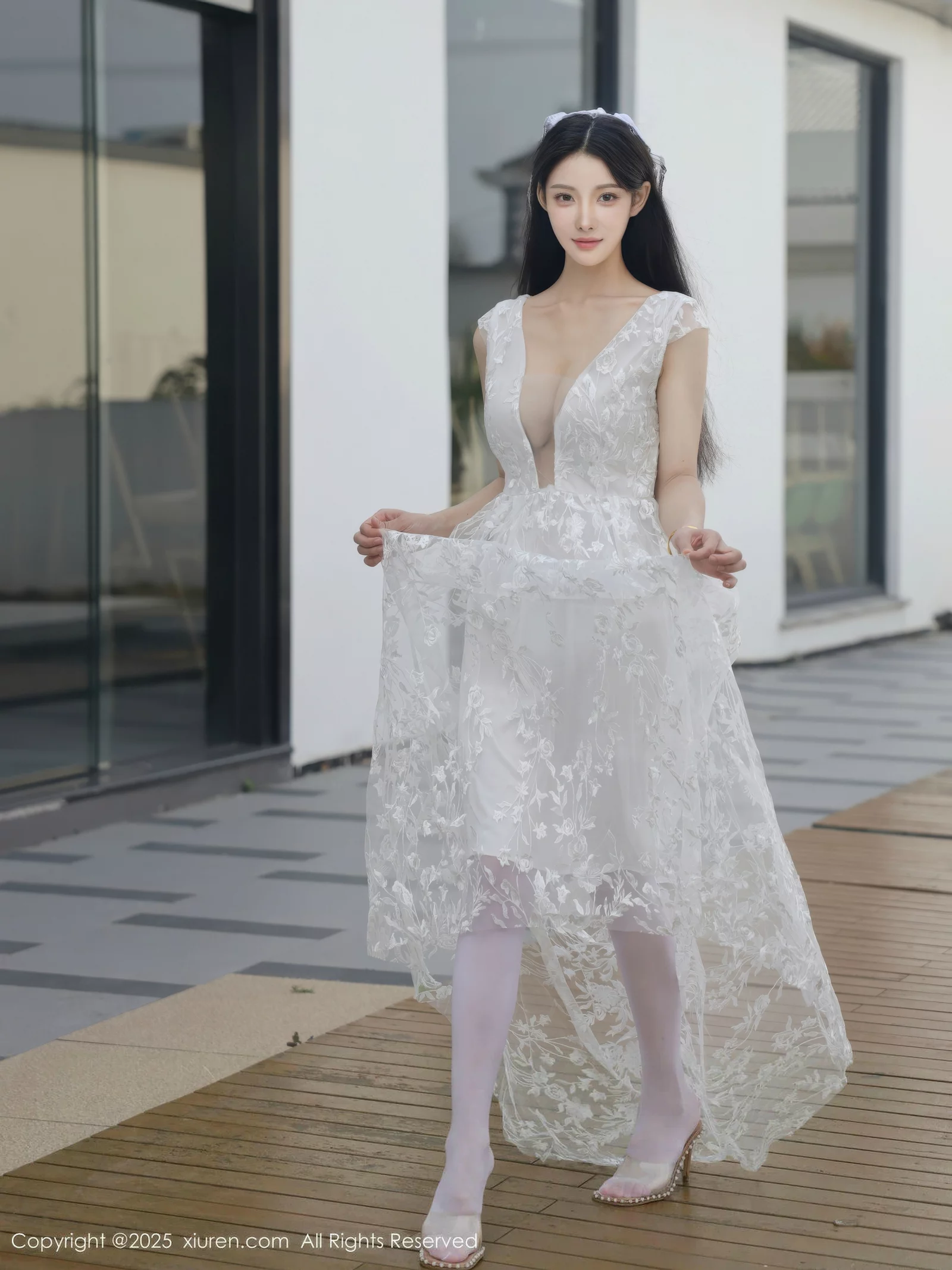 Xgyw.Org_[XiuRen秀人网]No.10661_模特梨霜儿性感低胸白色婚纱配白色丝袜秀丰腴身材完美诱惑写真82P