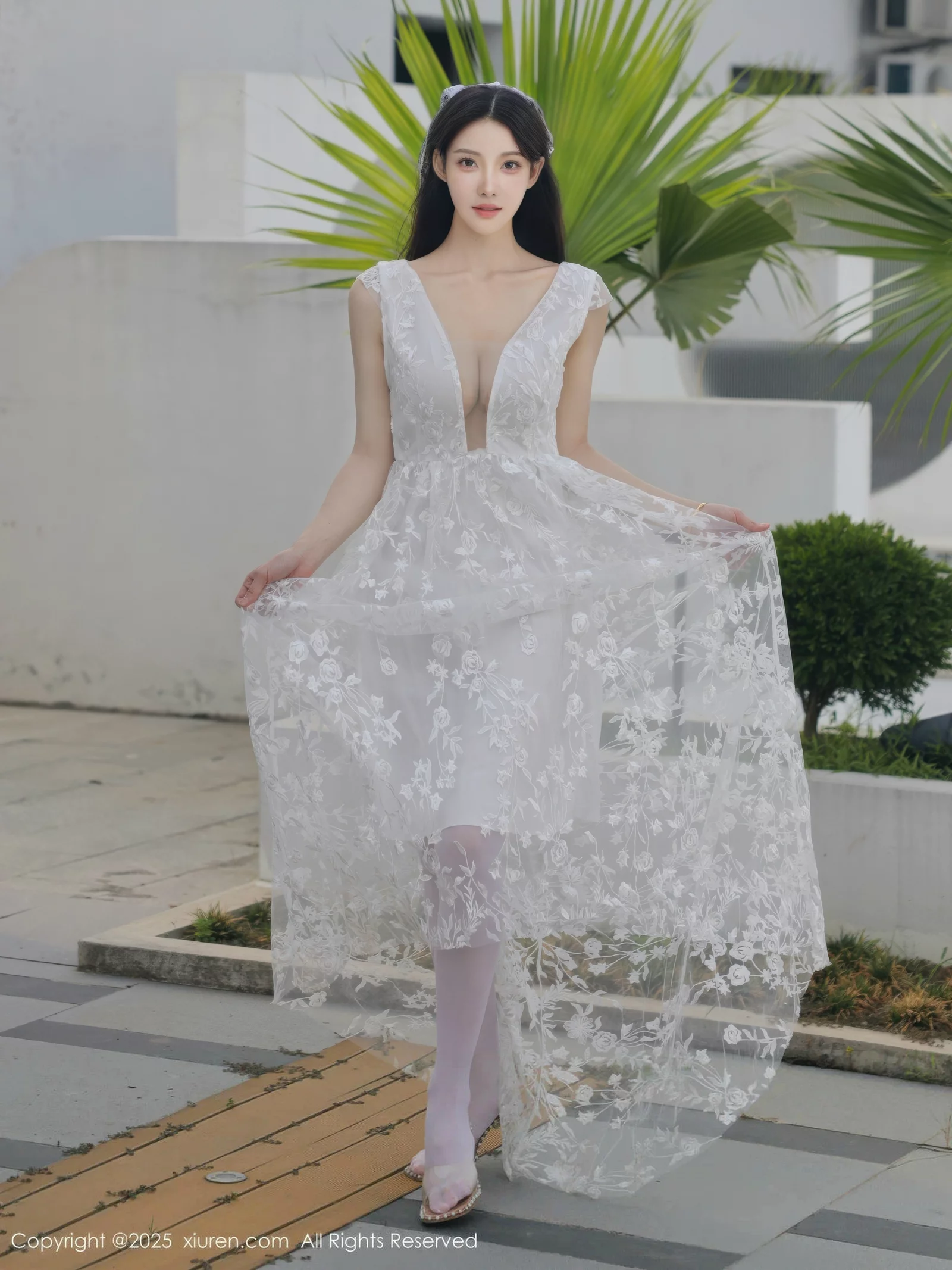 Xgyw.Org_[XiuRen秀人网]No.10661_模特梨霜儿性感低胸白色婚纱配白色丝袜秀丰腴身材完美诱惑写真82P