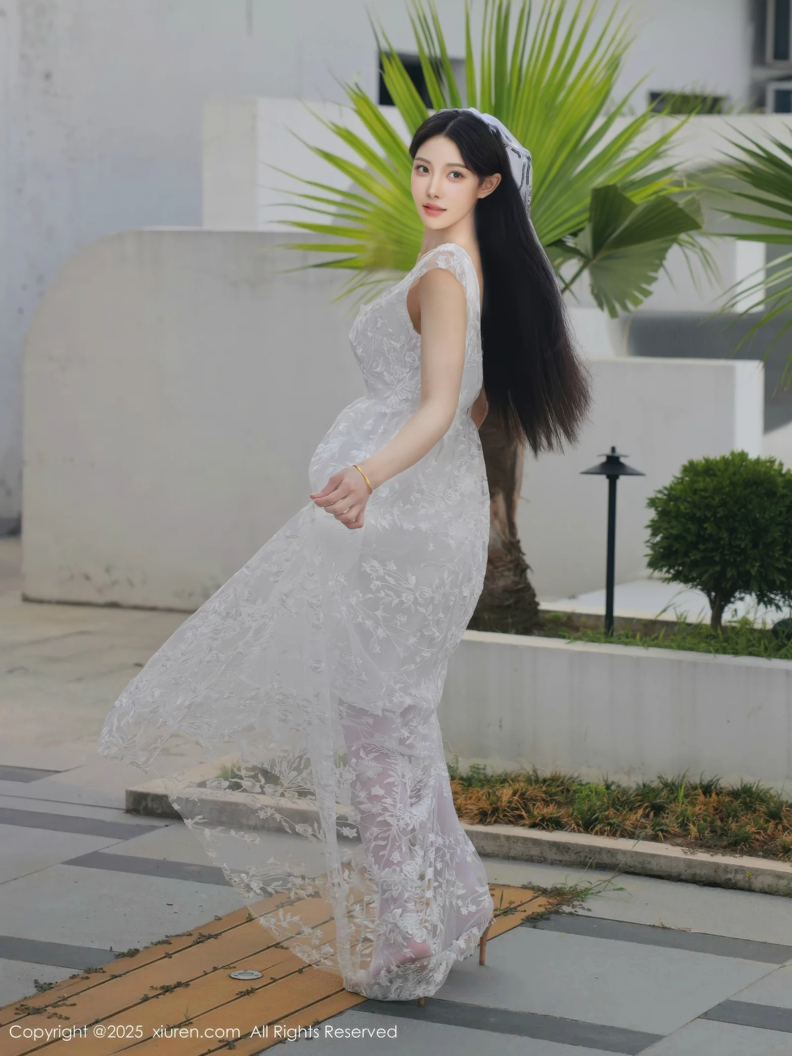 Xgyw.Org_[XiuRen秀人网]No.10661_模特梨霜儿性感低胸白色婚纱配白色丝袜秀丰腴身材完美诱惑写真82P