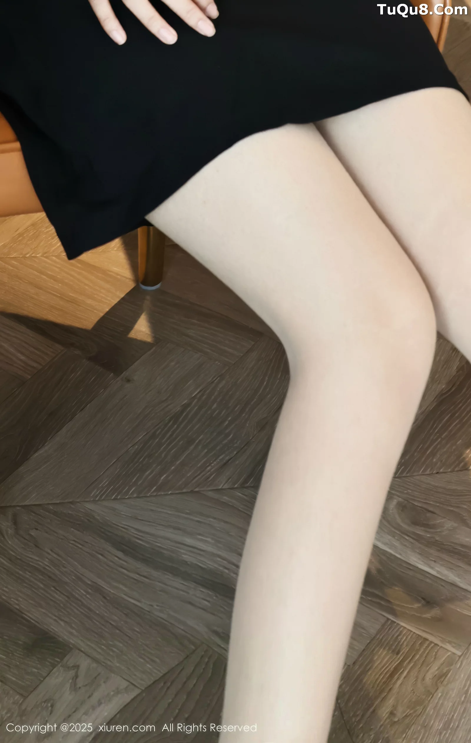 Xgyw.Org_[XiuRen秀人网]No.10674_模特糯梨子性感蓝色衬衫配黑短裙露超薄肉丝秀曼妙身姿诱惑写真60P