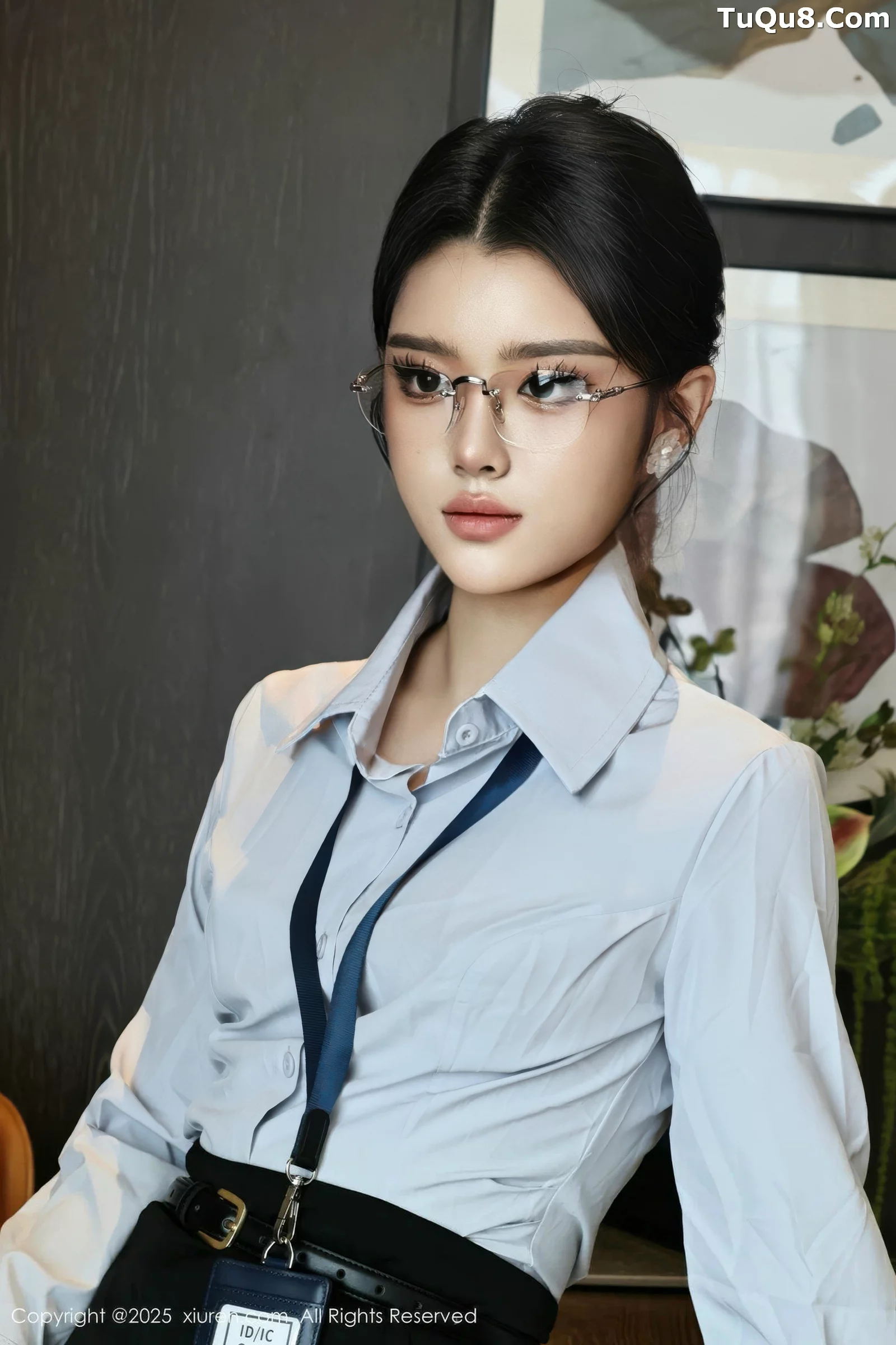 Xgyw.Org_[XiuRen秀人网]No.10674_模特糯梨子性感蓝色衬衫配黑短裙露超薄肉丝秀曼妙身姿诱惑写真60P