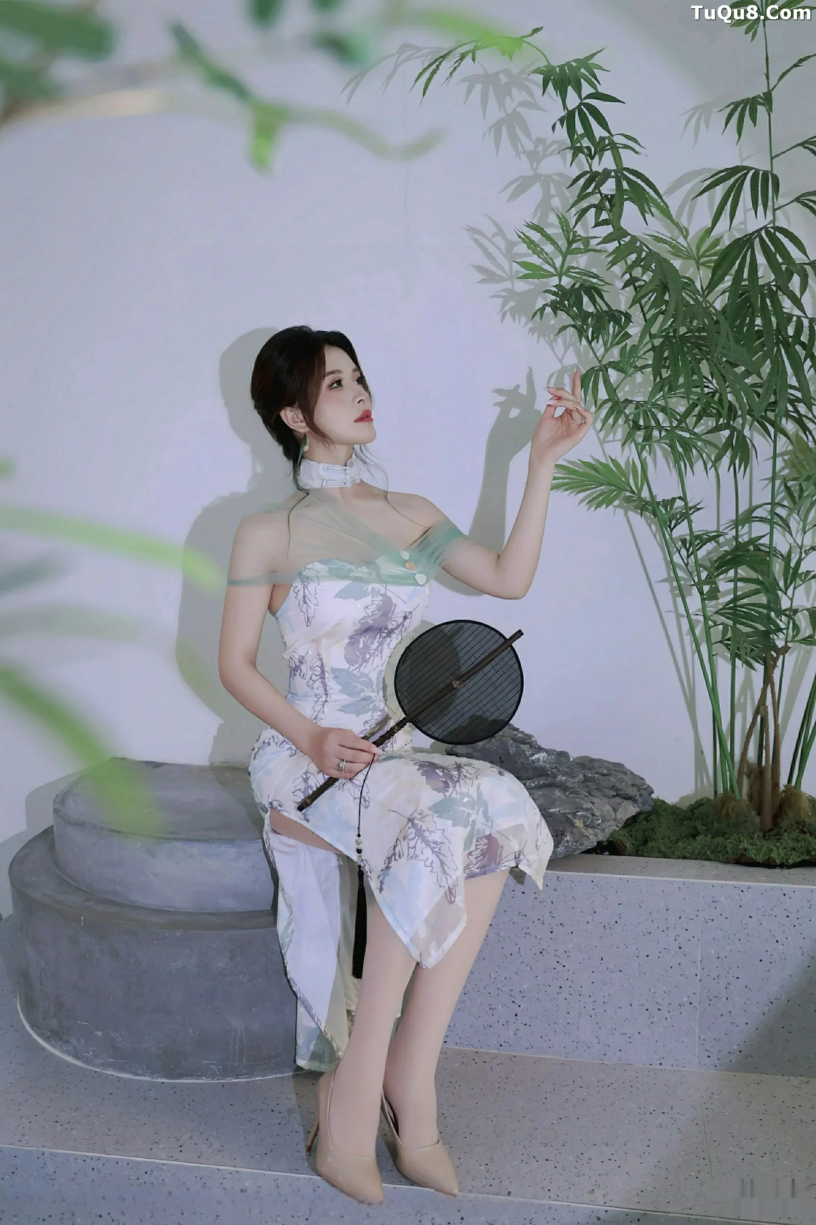 Xgyw.Org_[XiuRen秀人网]No.10694_模特阿依莎性感浅色古风服饰配超薄肉色秀高挑曼妙身材诱惑写真82P