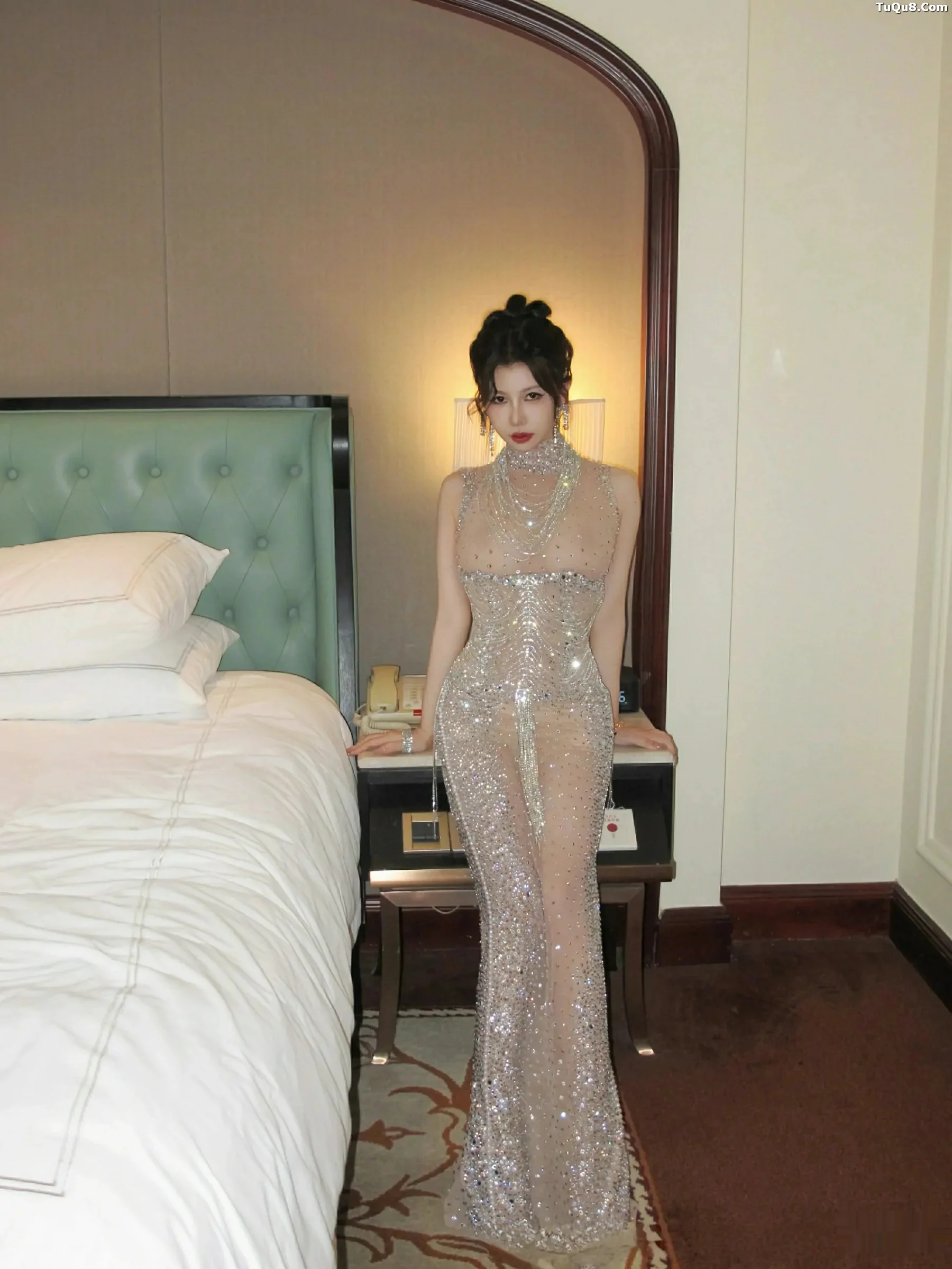 Xgyw.Org_[XiuRen秀人网]No.10802_模特尹甜甜sunny性感薄透闪亮连衣长裙秀完美身材迷人诱惑写真88P