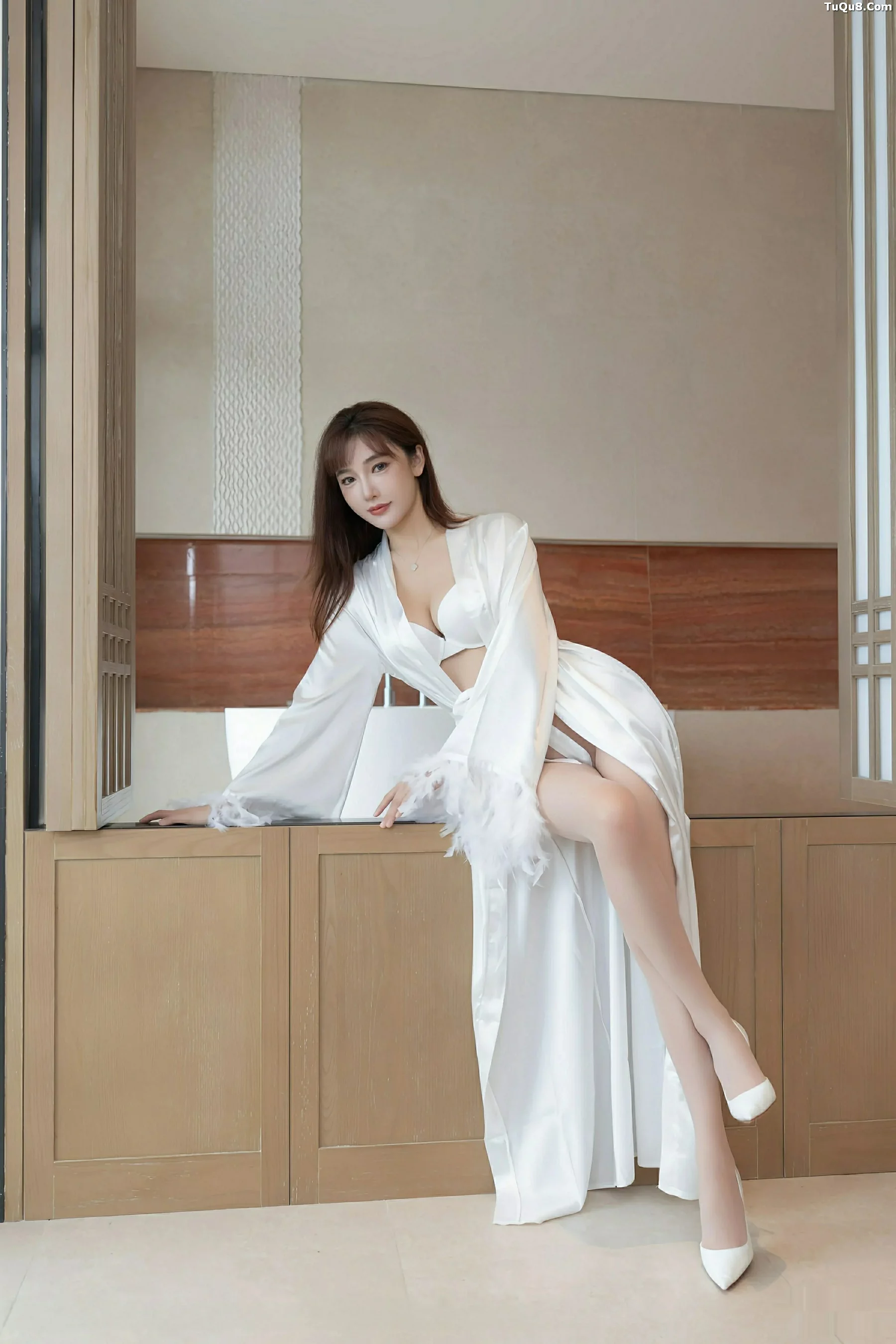 Xgyw.Org_[XiuRen秀人网]No.10809_模特陆萱萱性感睡袍露白色内衣配超薄肉丝秀柔美身姿撩人诱惑写真71P