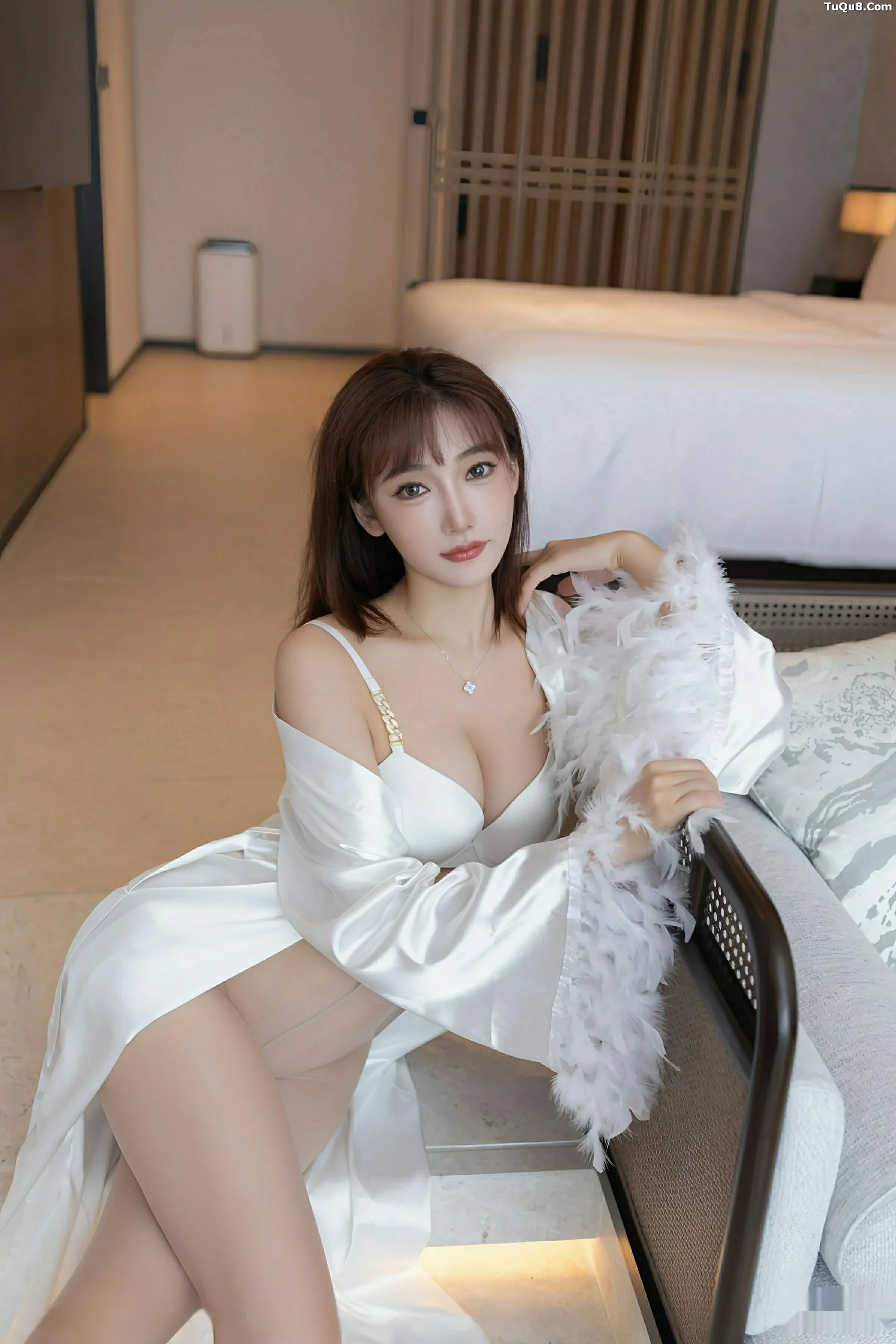 Xgyw.Org_[XiuRen秀人网]No.10809_模特陆萱萱性感睡袍露白色内衣配超薄肉丝秀柔美身姿撩人诱惑写真71P