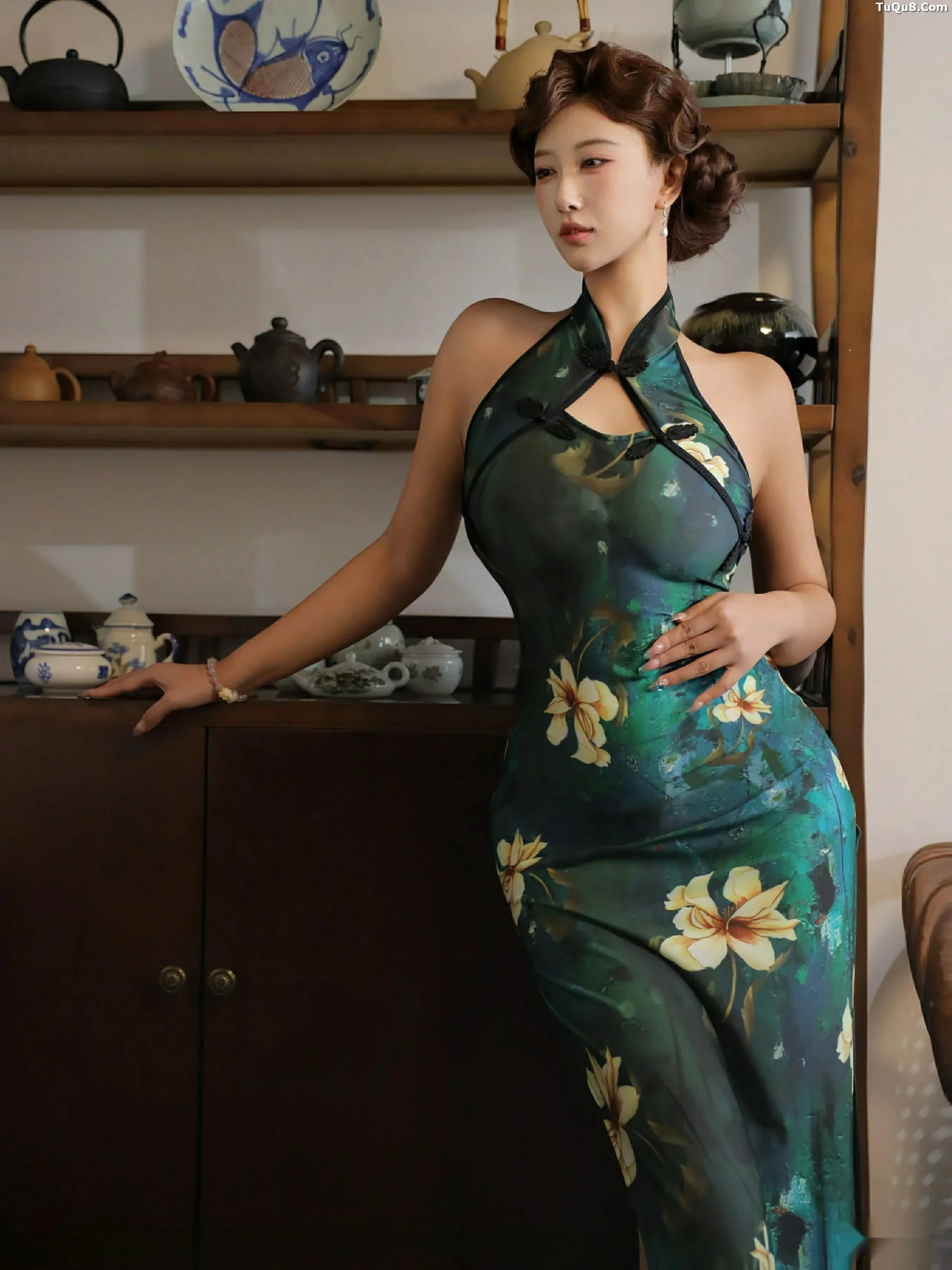 Xgyw.Org_[XiuRen秀人网]No.10815_模特金允希Yuki性感绿色旗袍配超薄肉丝秀丰腴身材迷人诱惑写真78P