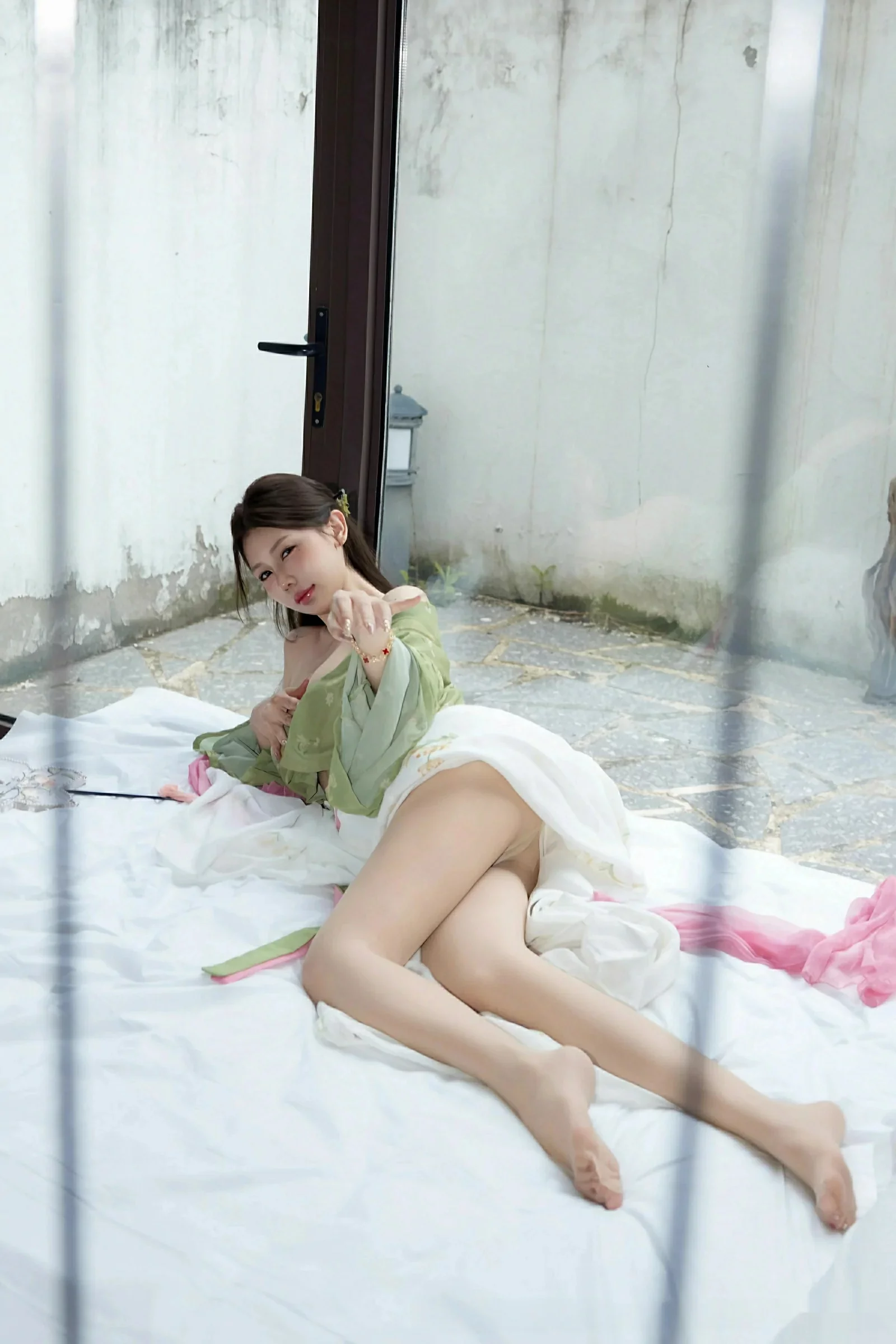 Xgyw.Org_[XiuRen秀人网]No.10834_模特尹甜甜sunny性感薄纱汉服装扮配超薄肉丝秀完美身材诱惑写真83P