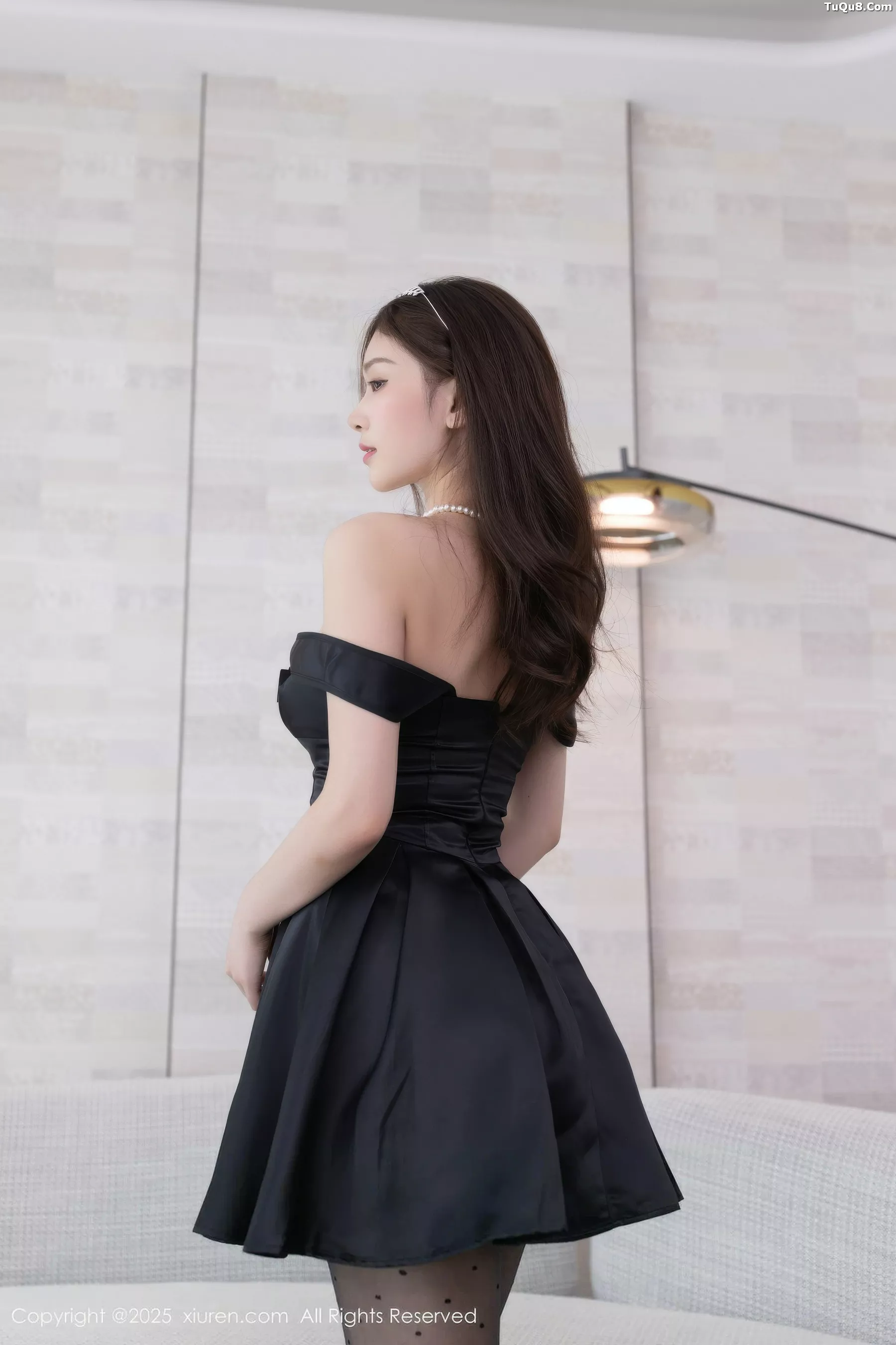 Xgyw.Org_[XiuRen秀人网]No.10878_模特刘婷婷性感黑色连衣短裙配黑色圆点丝袜秀曼妙身材诱惑写真71P