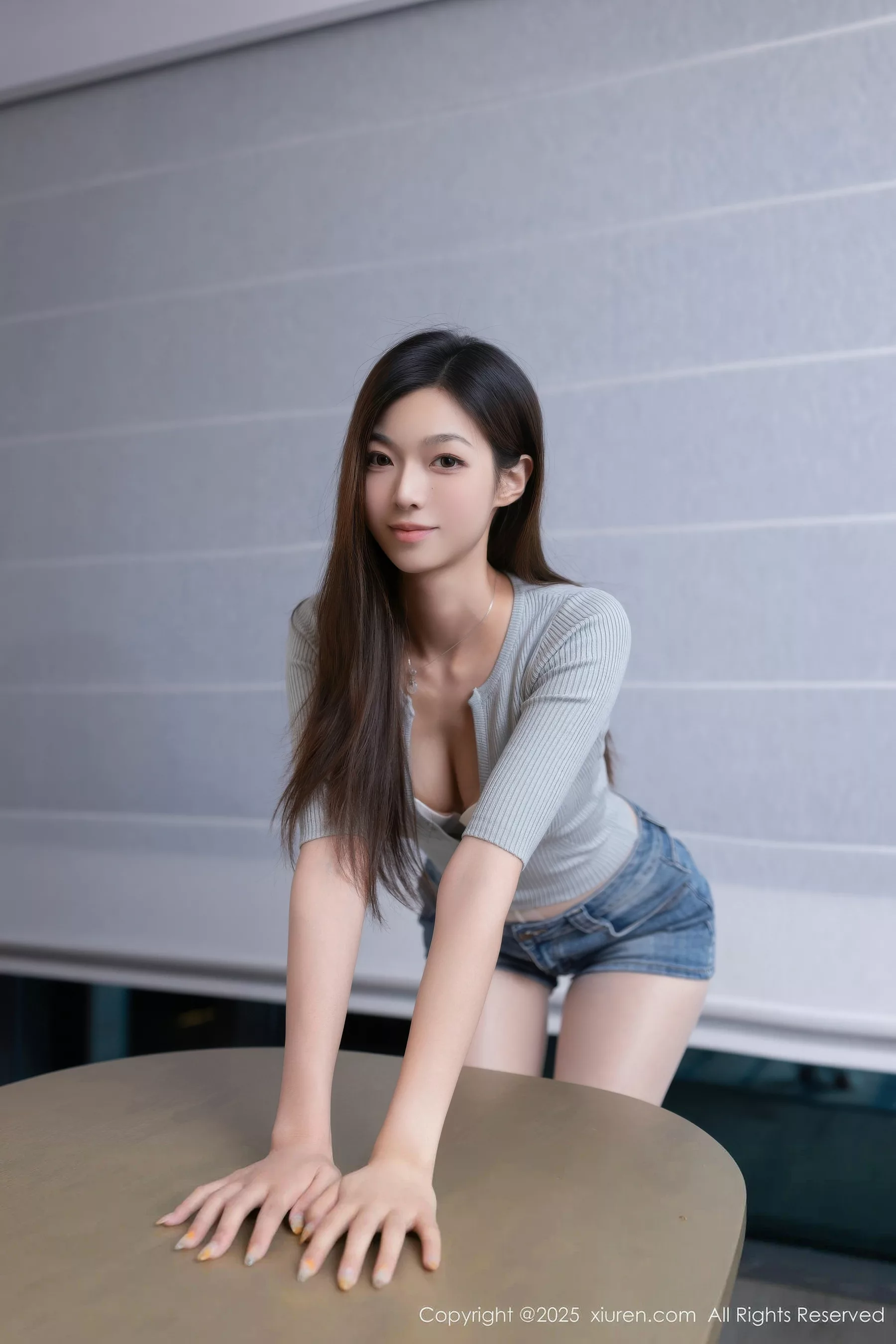 Xgyw.Org_[XiuRen秀人网]No.10881_模特kiki柚柚性感蓝色超短牛仔裤配原色丝袜秀凹凸身材诱惑写真80P