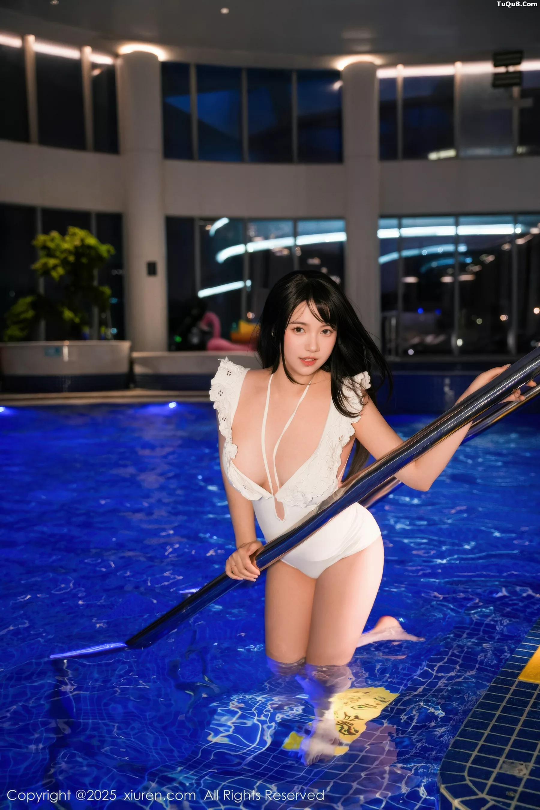 Xgyw.Org_[XiuRen秀人网]No.10959_模特软情泳池场景性感白色比基尼秀完美身材迷人诱惑写真71P