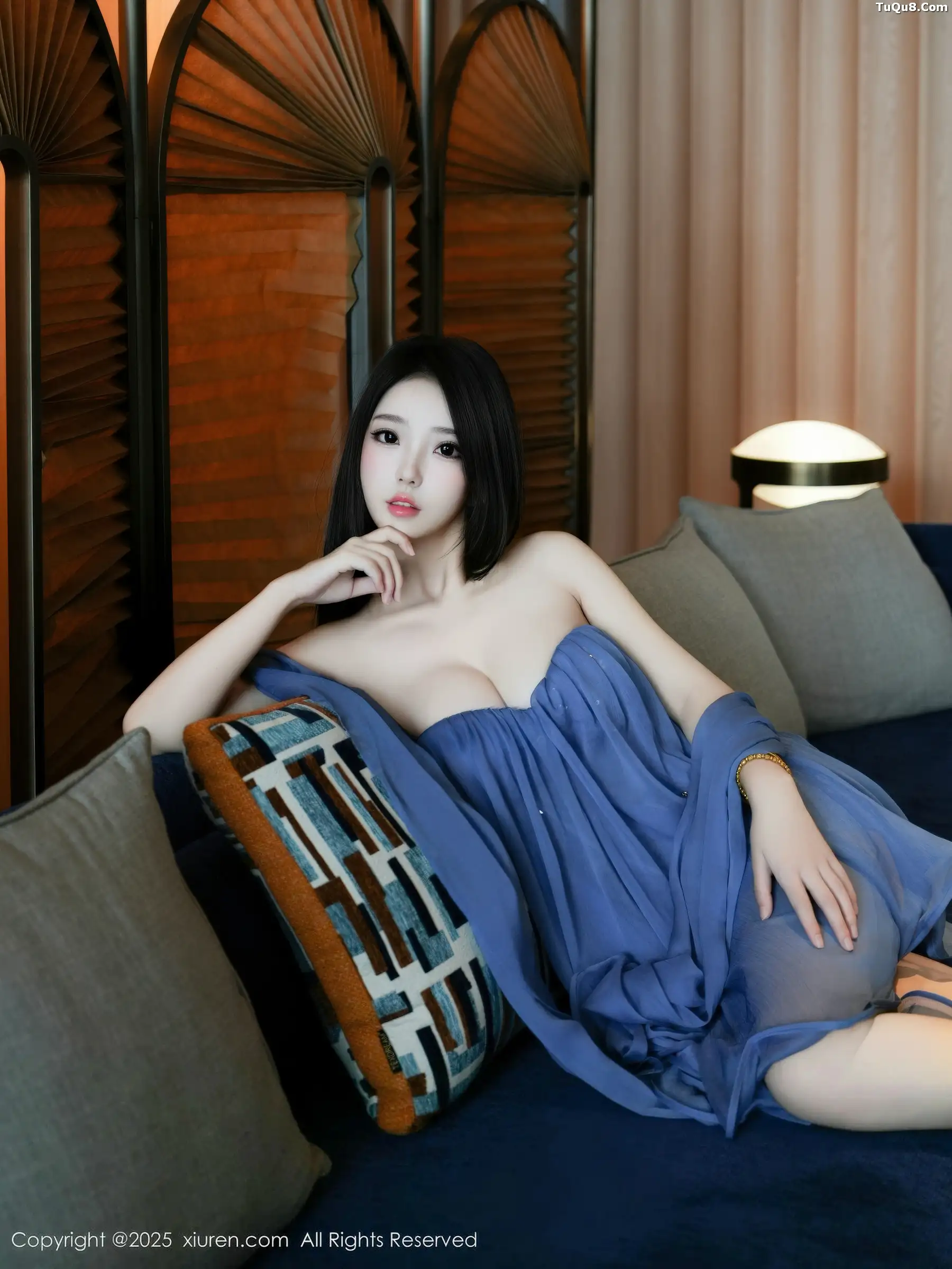 Xgyw.Org_[XiuRen秀人网]No.10988_模特烧烧小桃蓝色连衣短裙+白色碎花连衣裙秀曼妙身材诱惑写真52P